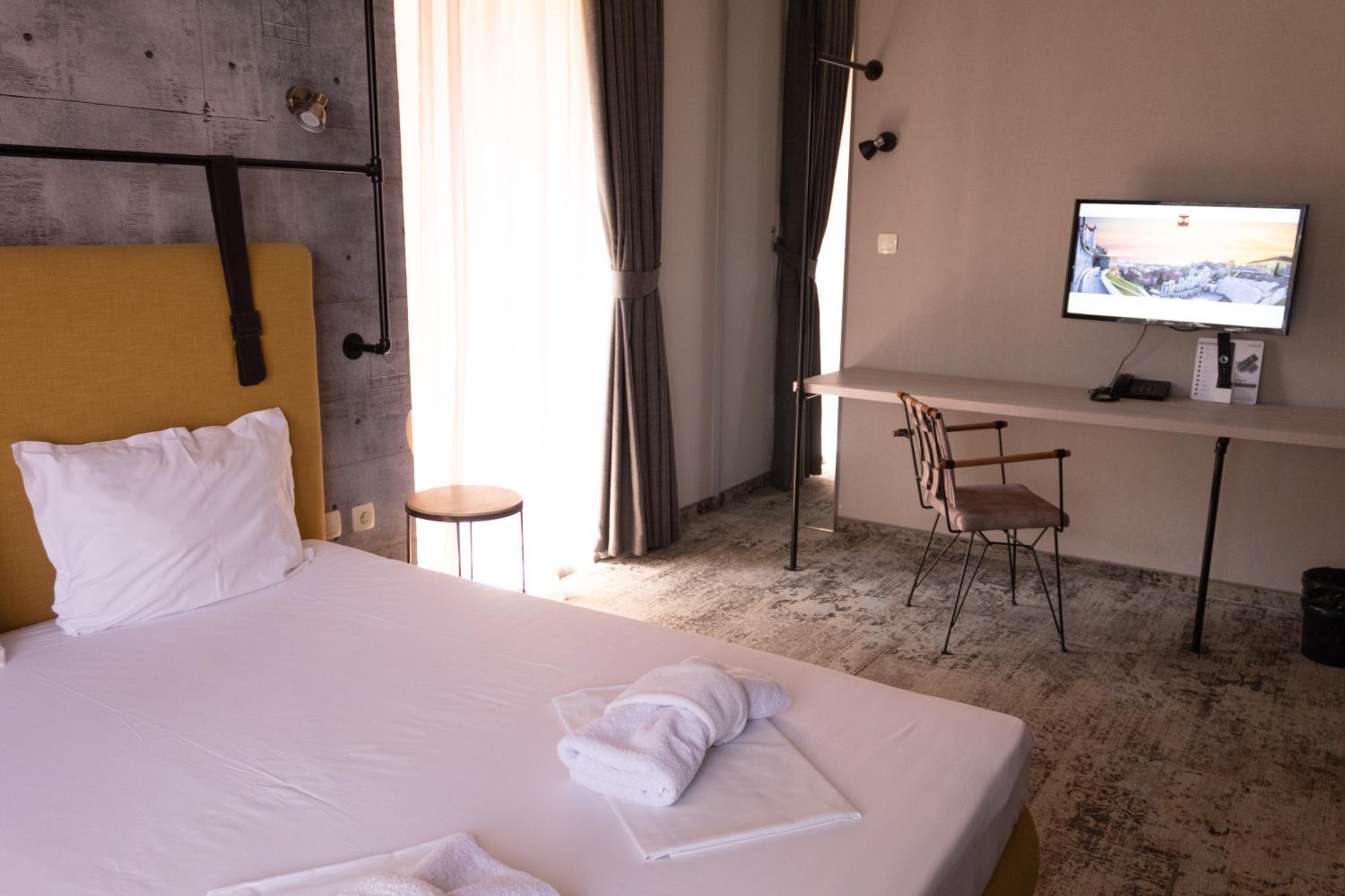 Double or Twin Room with Balcony - Photo 3