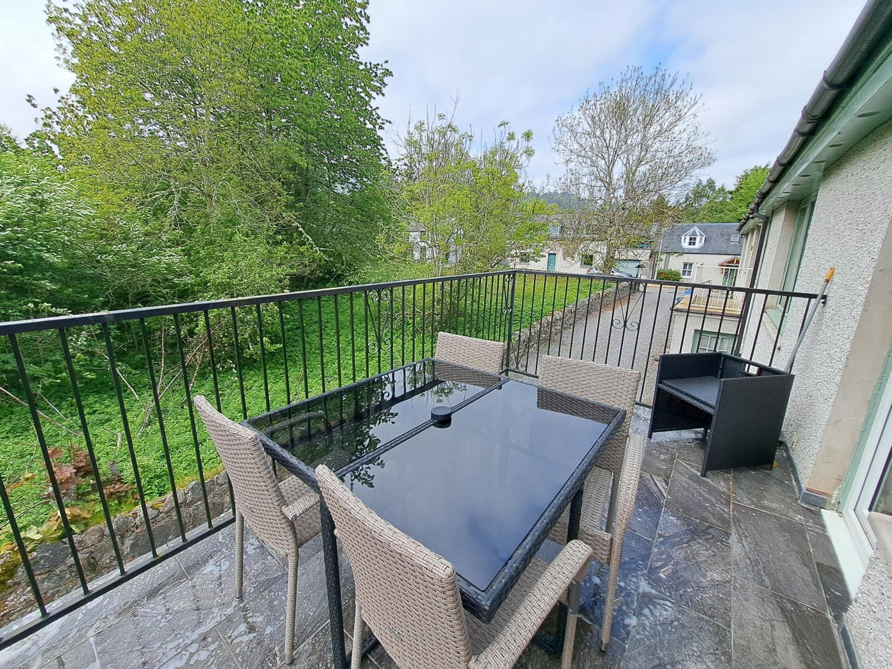 Apartment with Terrace - Photo 4