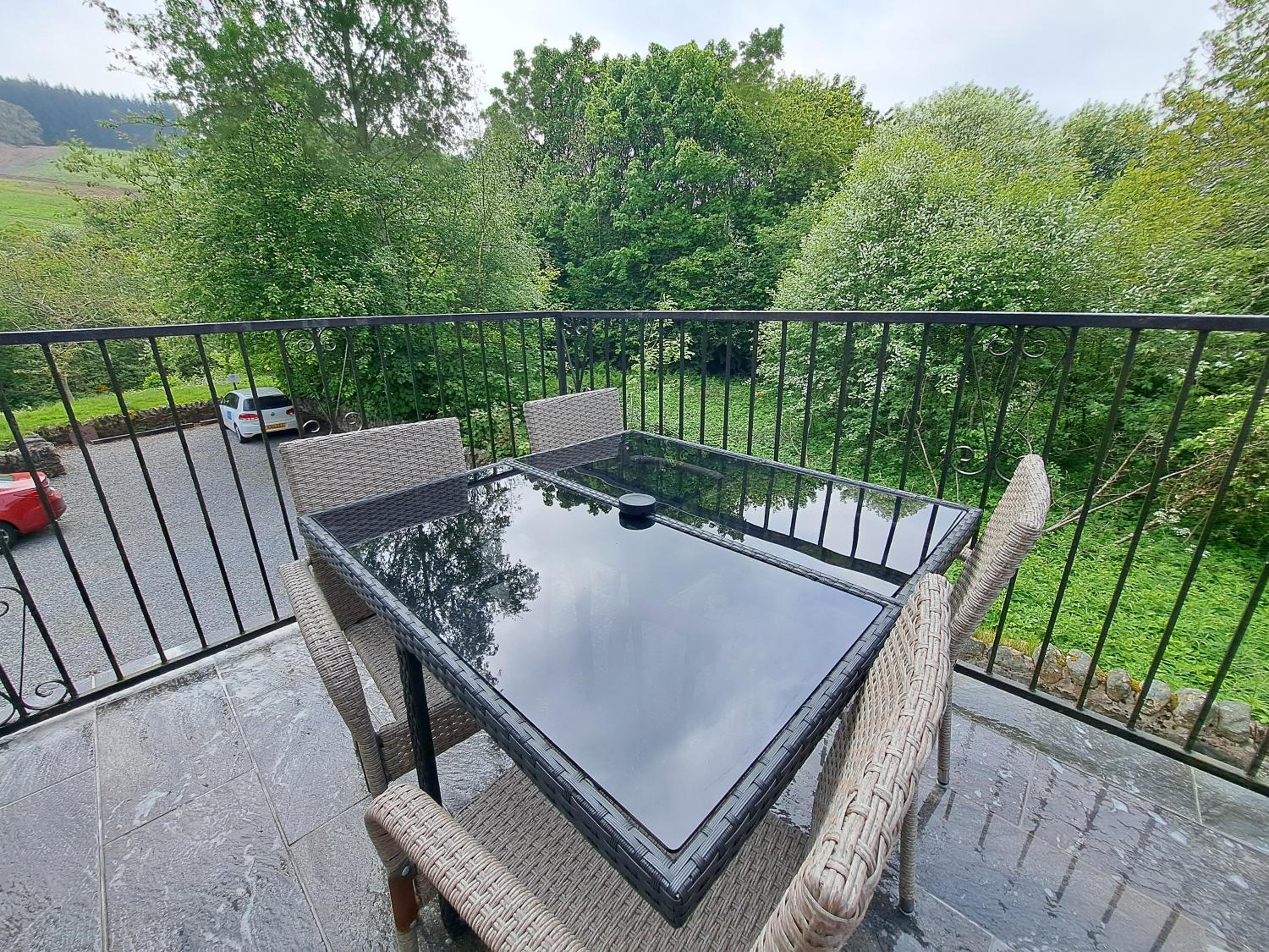 Apartment with Terrace - Photo 5