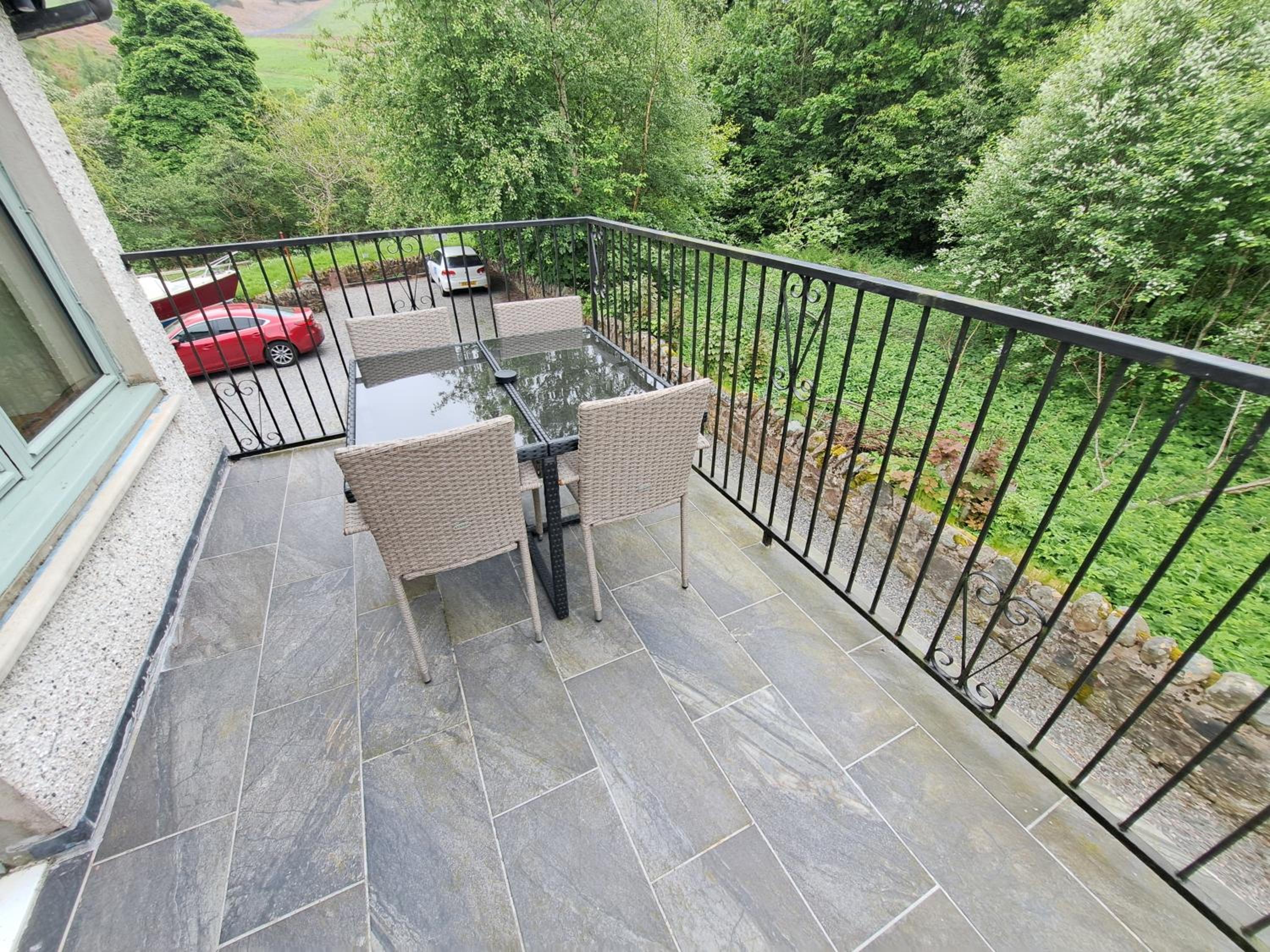 Apartment with Terrace - Photo 6