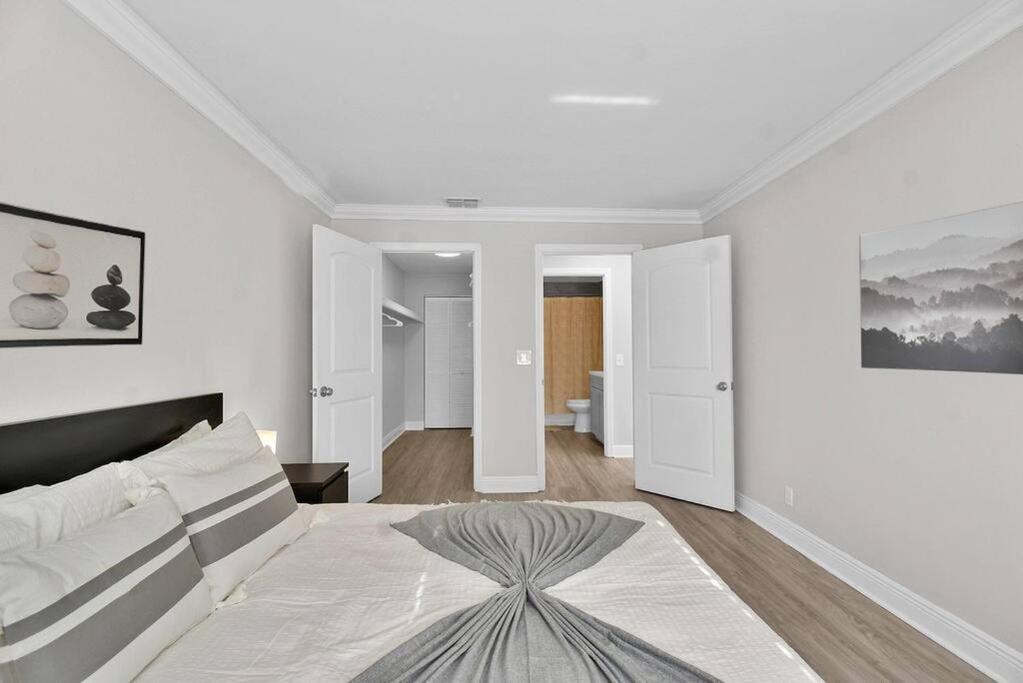 One-Bedroom Apartment photo 3