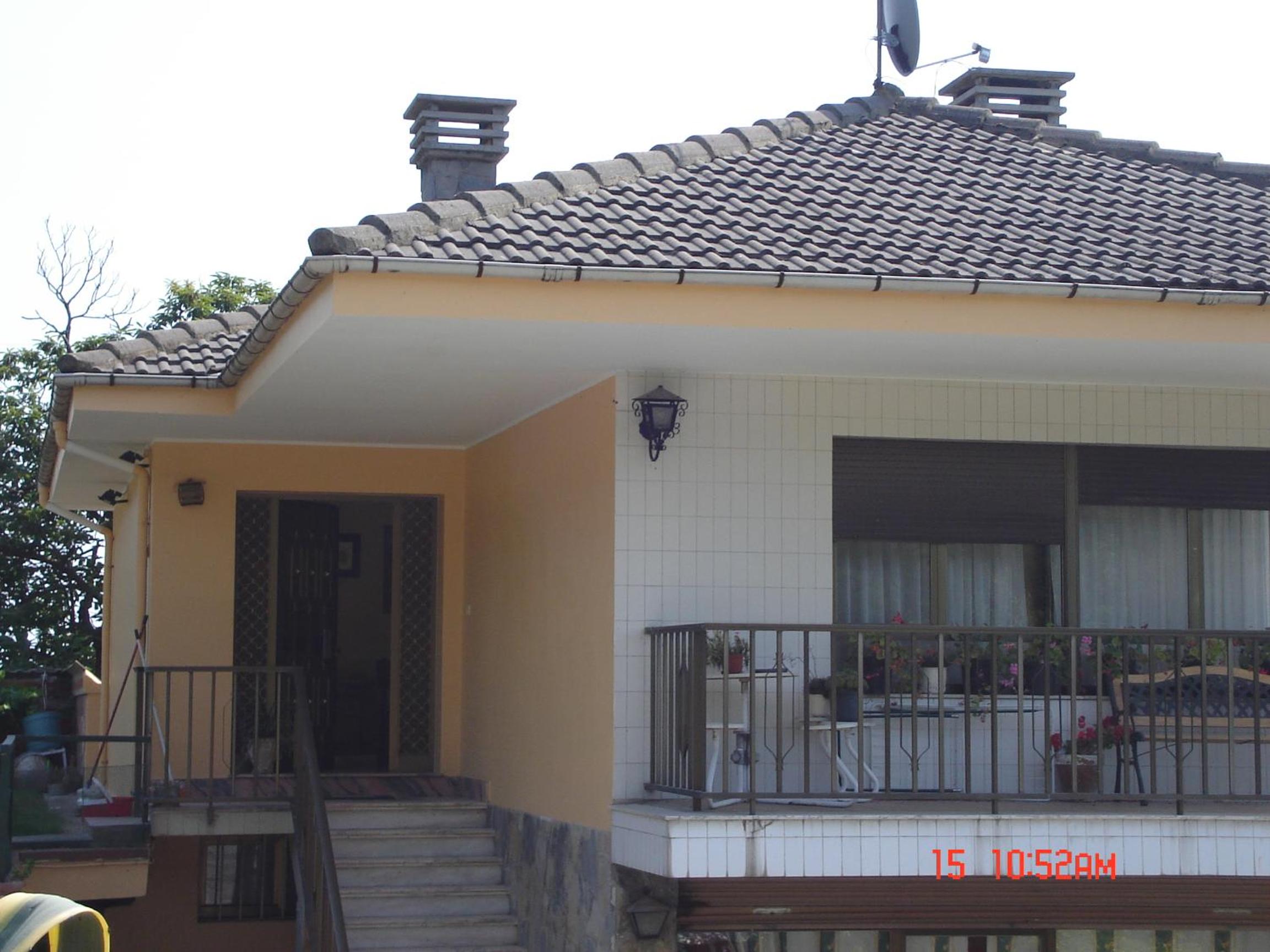 Three-Bedroom House photo 3