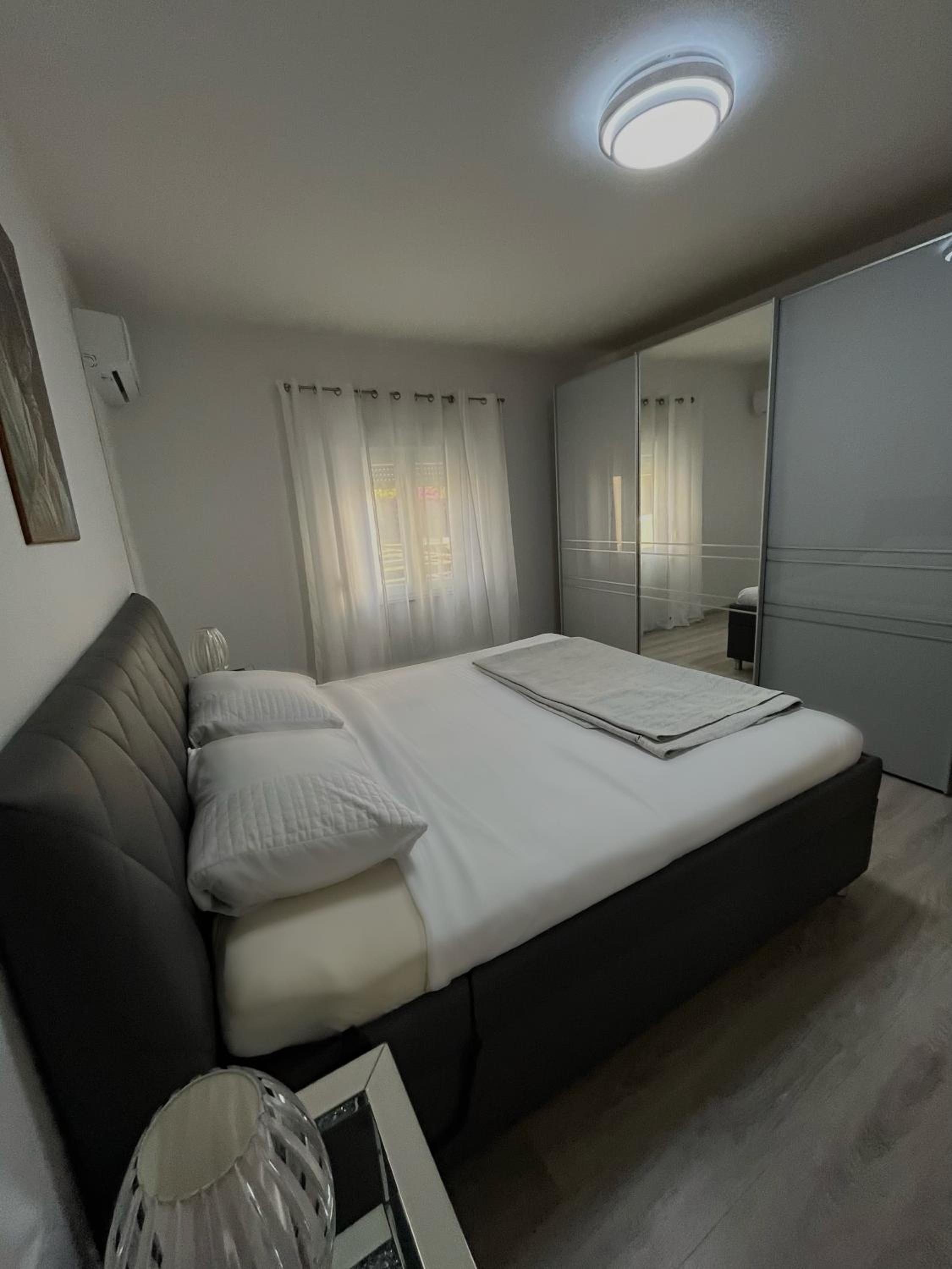 Apartment with Sea View - Photo 4