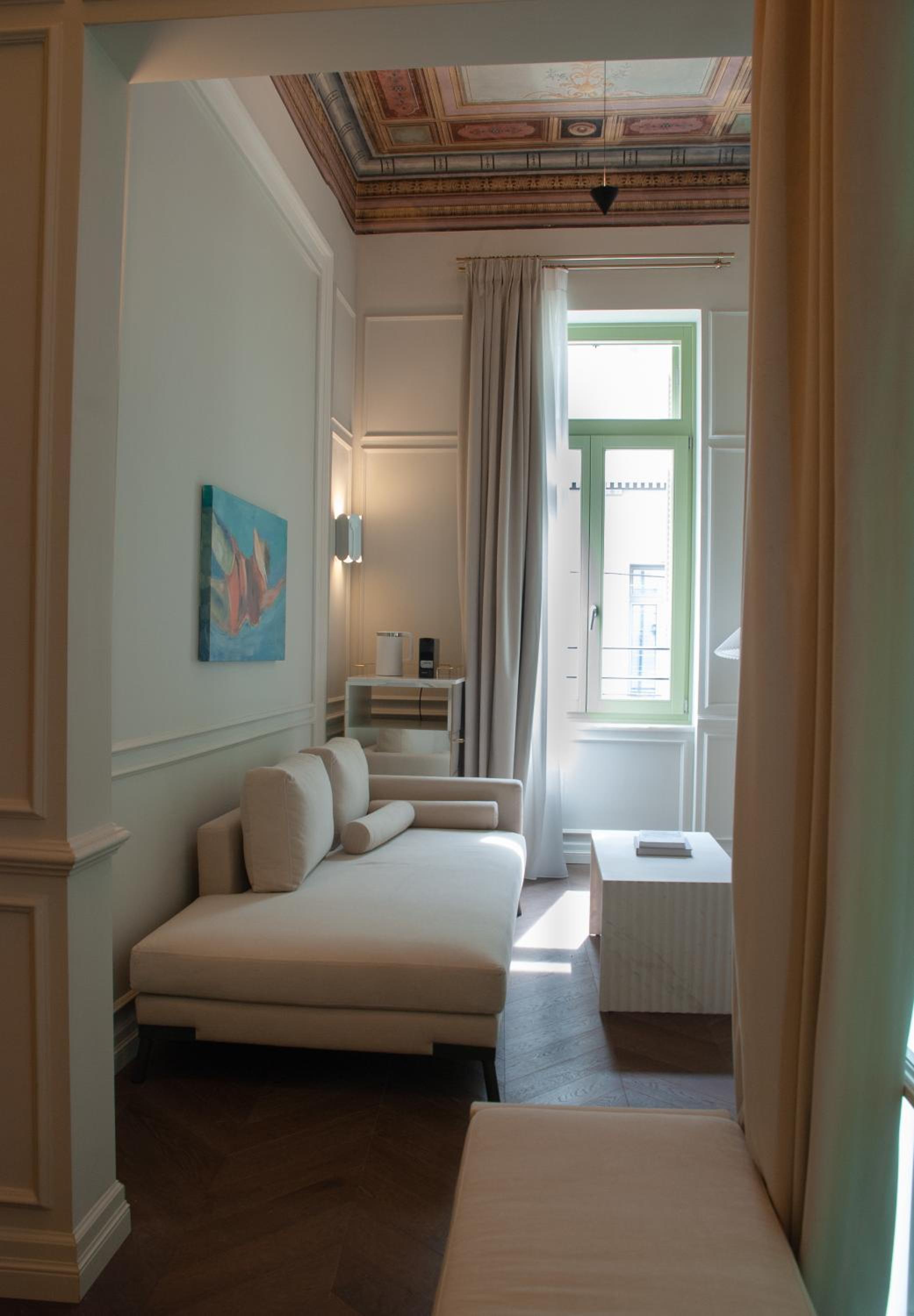 Deluxe Suite photo 3