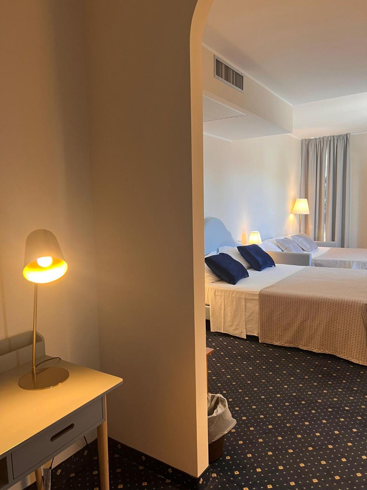 Deluxe Quadruple Room - Photo 1