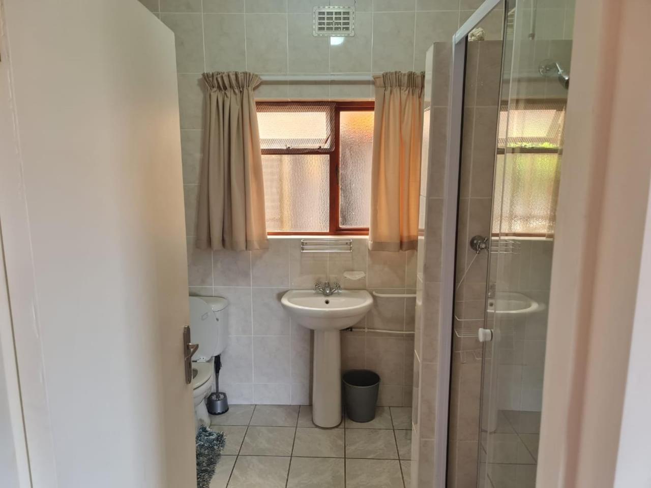 Family Room With Private Bathroom photo 3