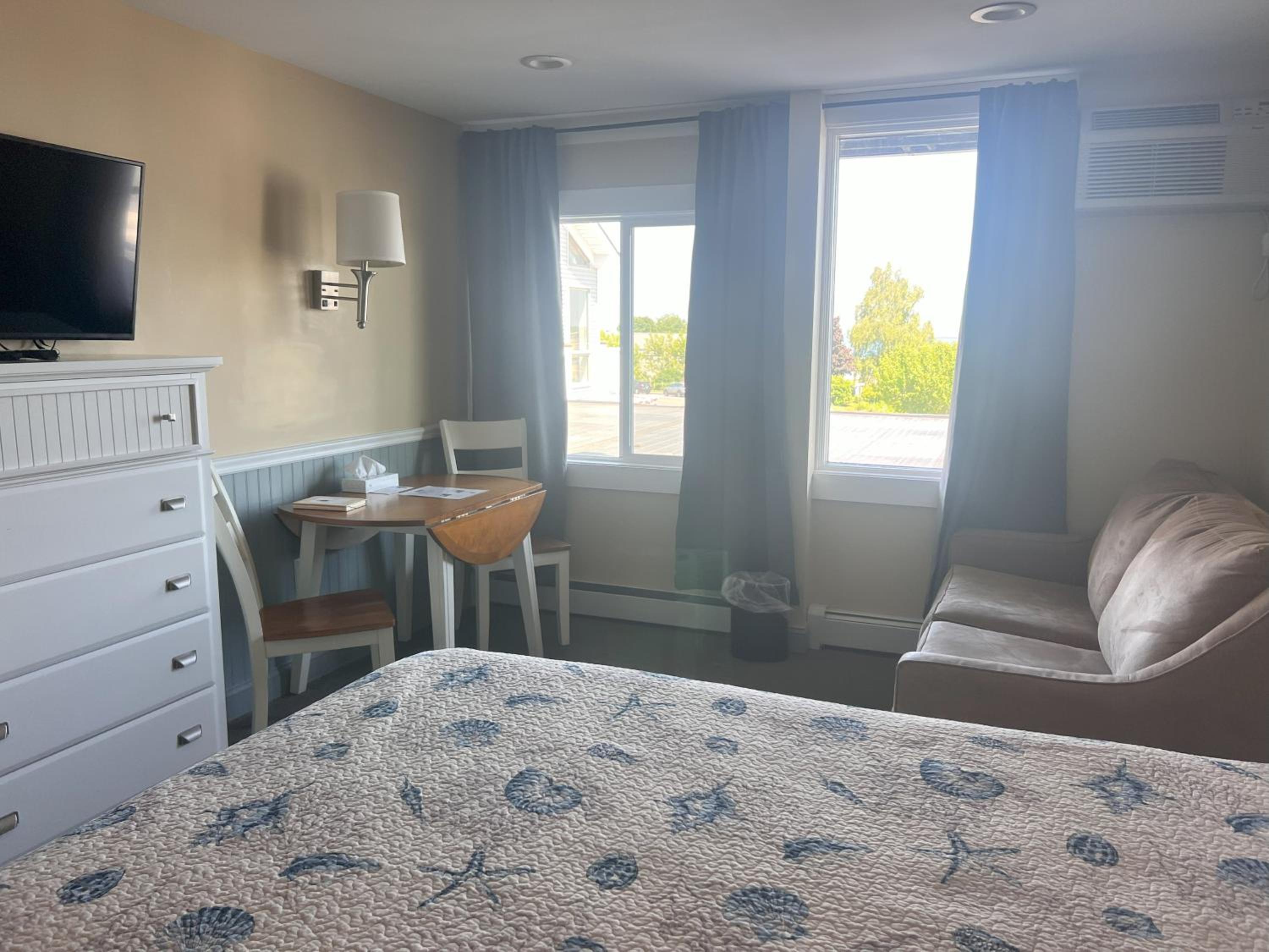Standard Queen Room photo 2