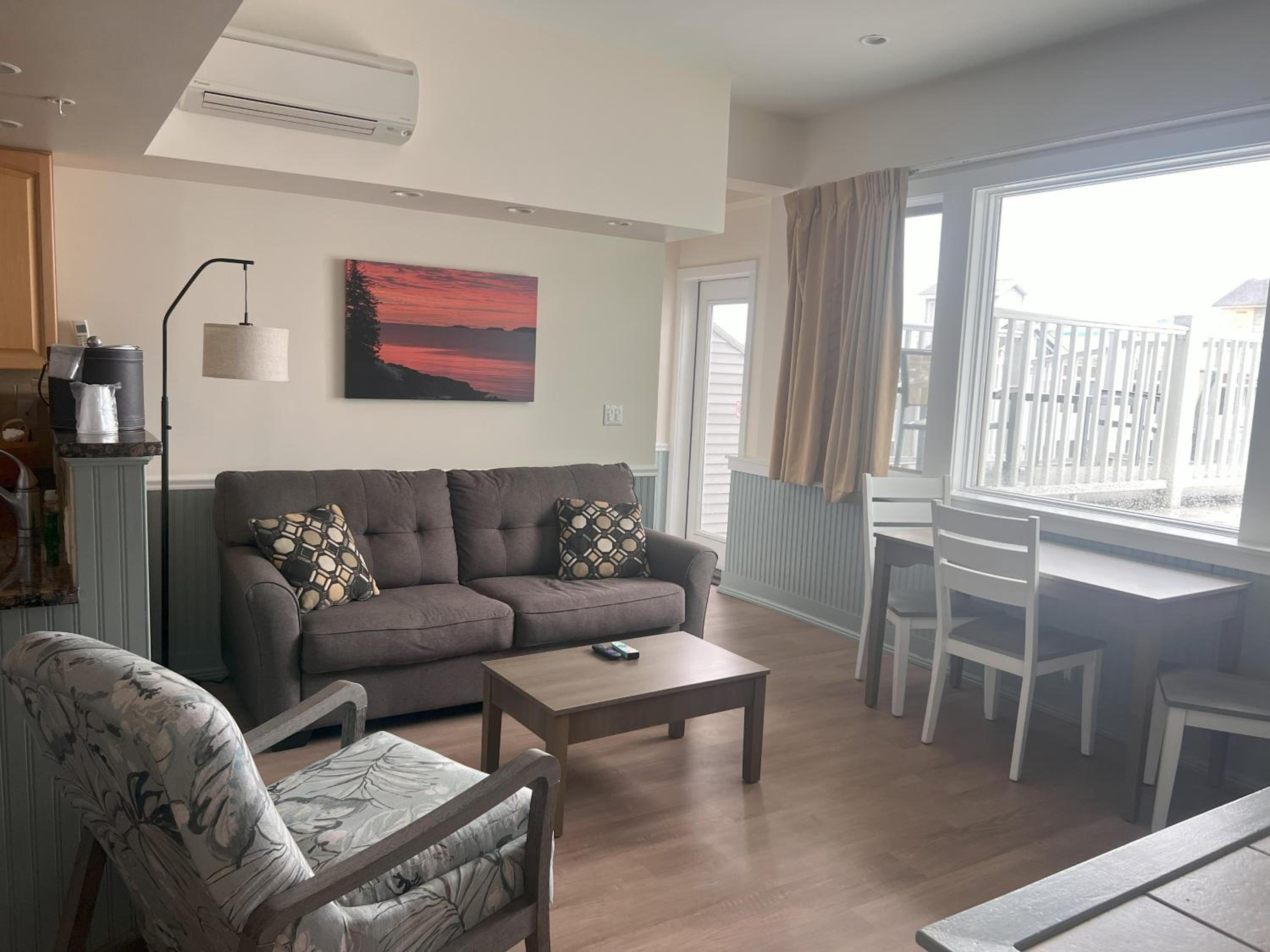 Deluxe One-Bedroom Apartment with Harbor View photo 1