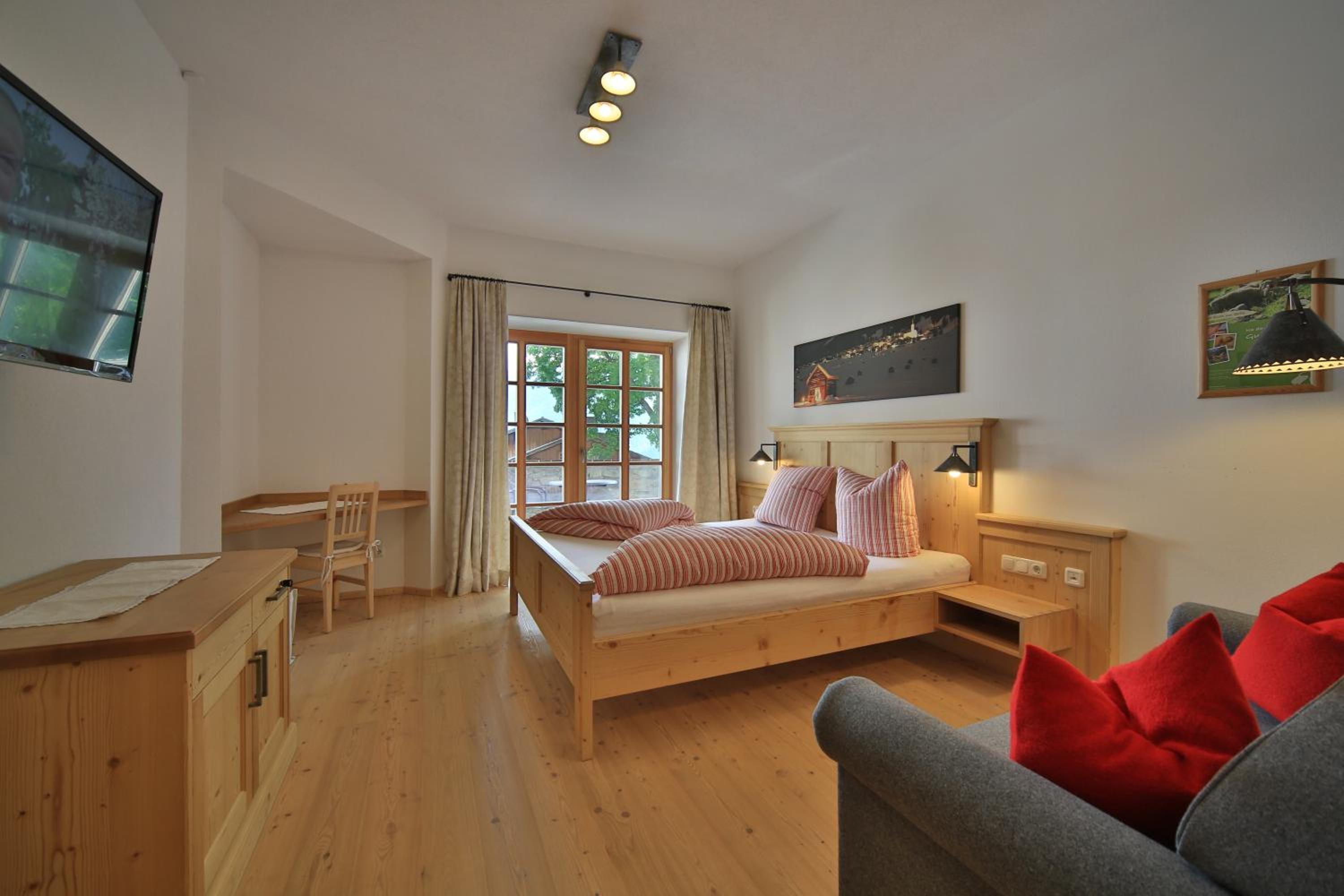 Double Room with Balcony - Photo 7