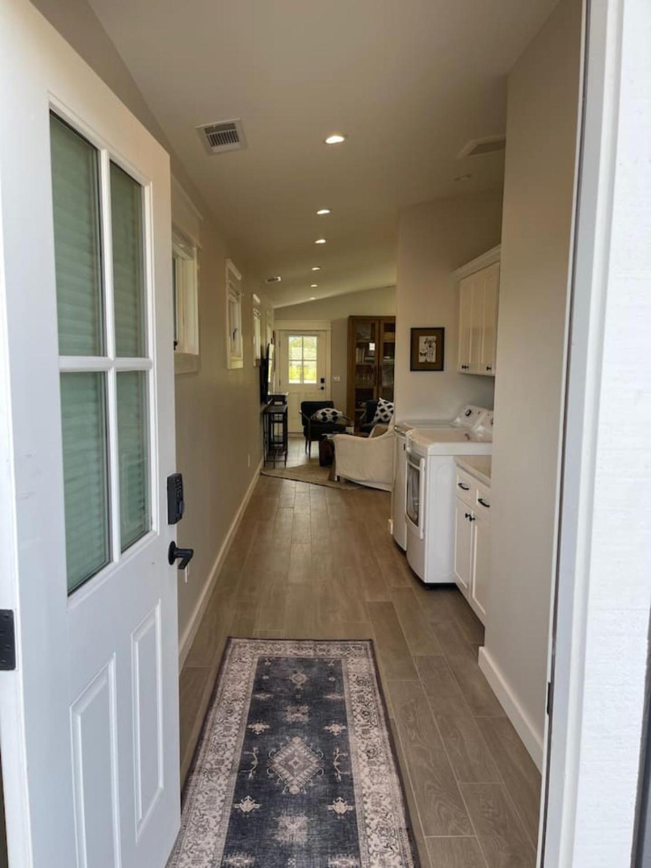 One-Bedroom House photo 2
