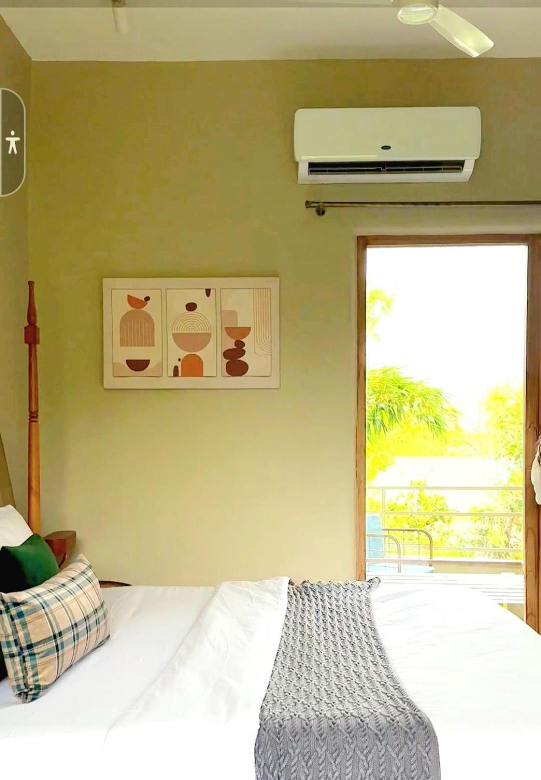 King Room with Balcony photo 1