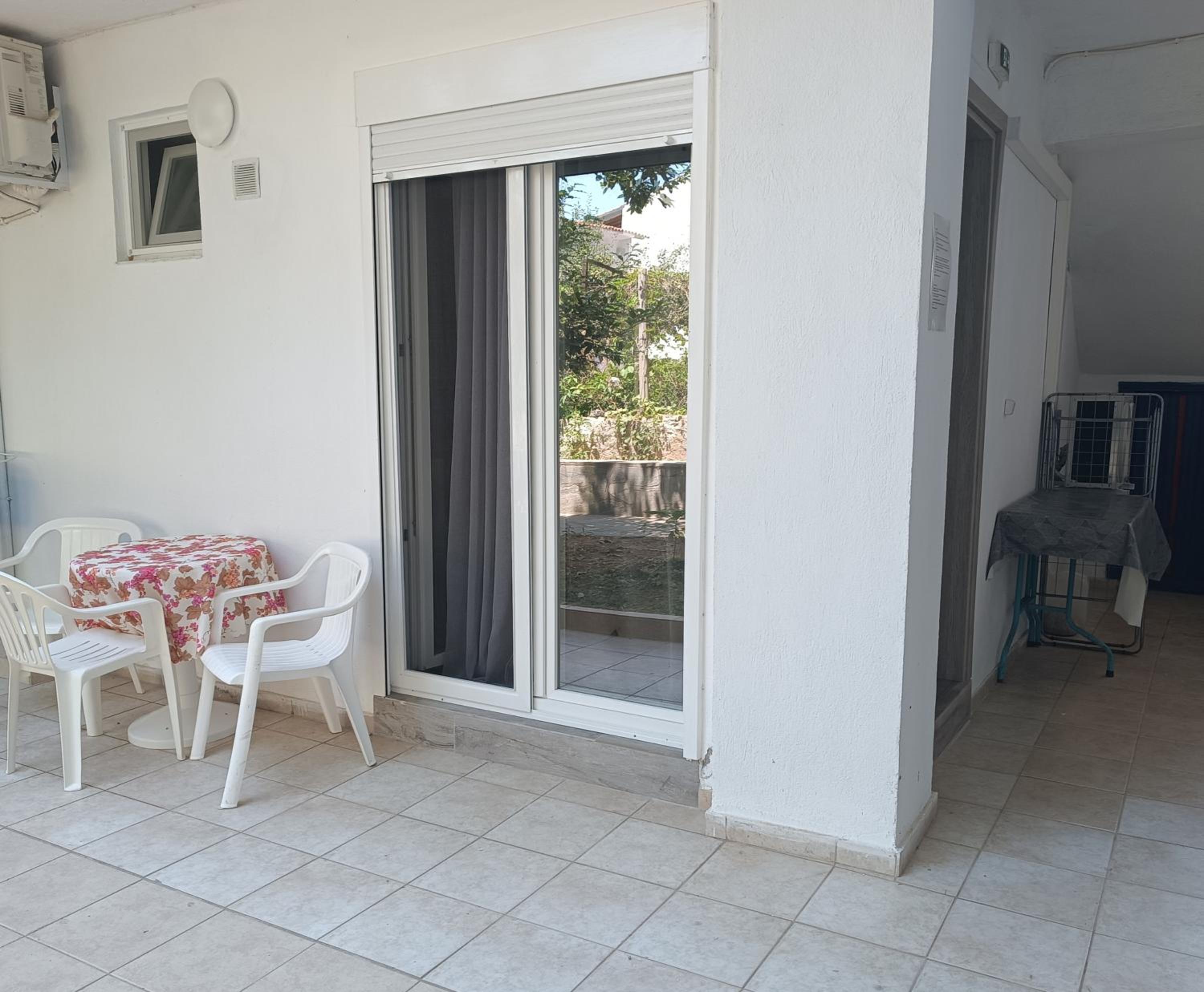One-Bedroom House photo 3