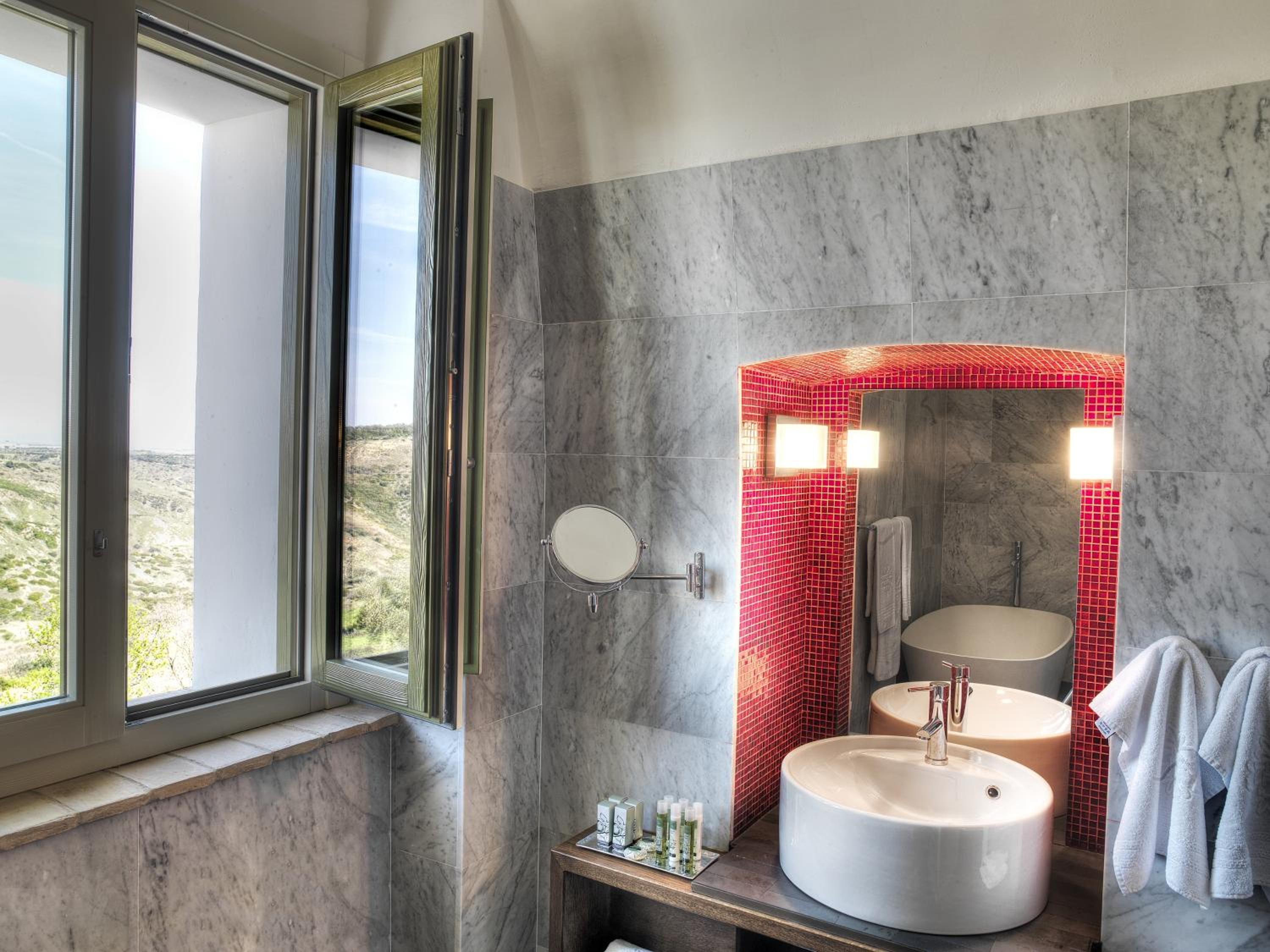 King Suite with Pool View - Photo 7