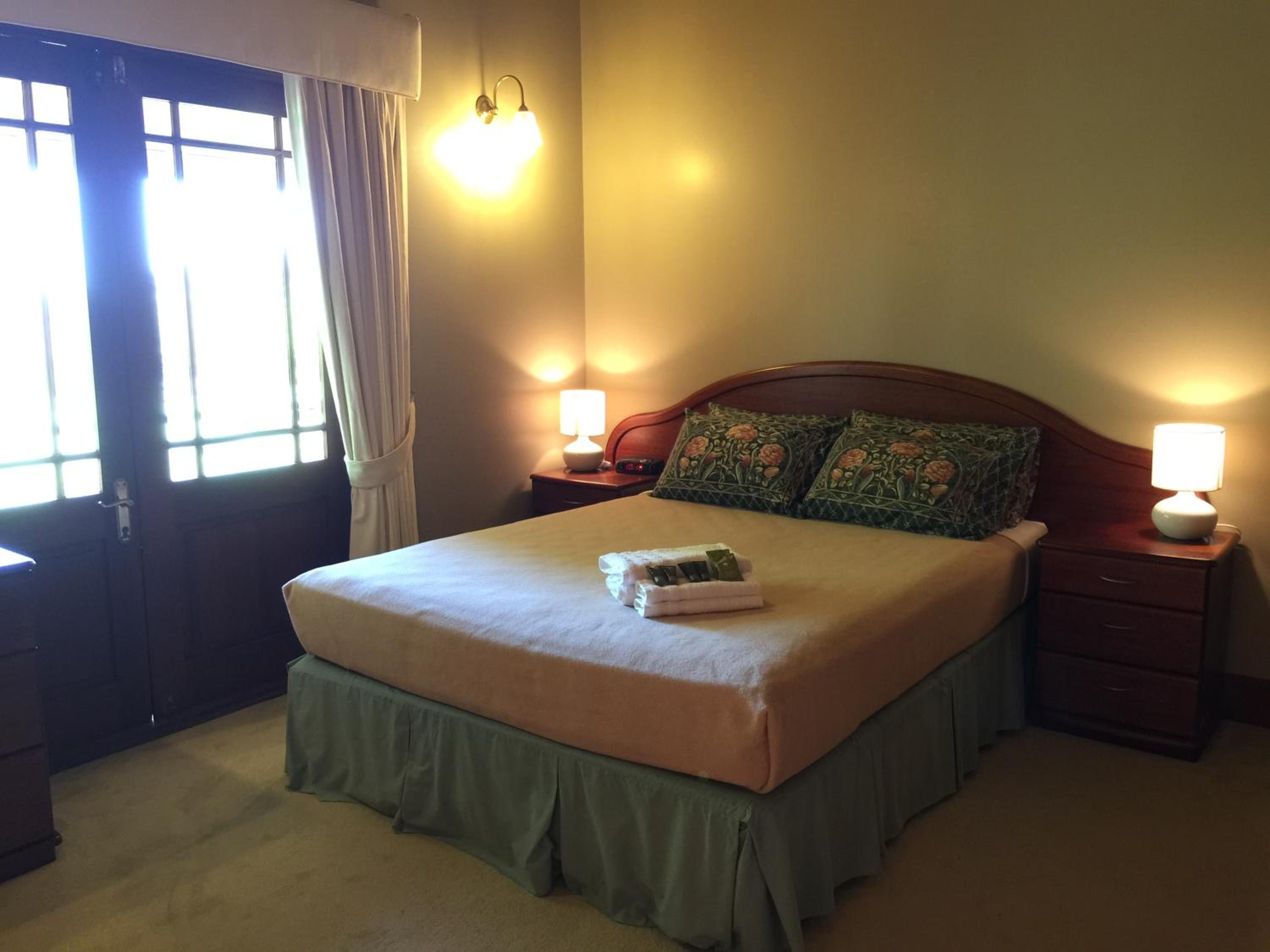 Deluxe Queen Room with Pool View