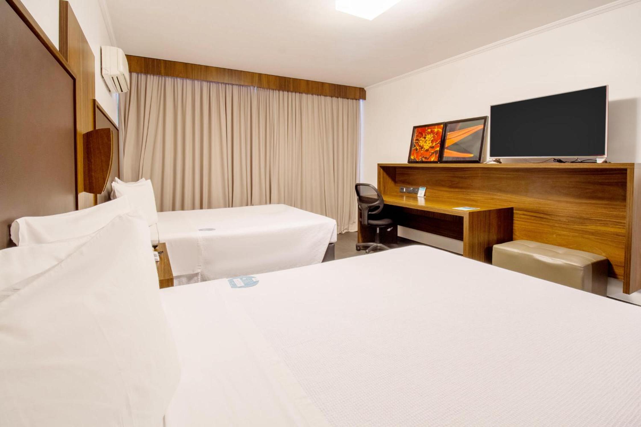Deluxe Double Room with Two Double Beds photo 2