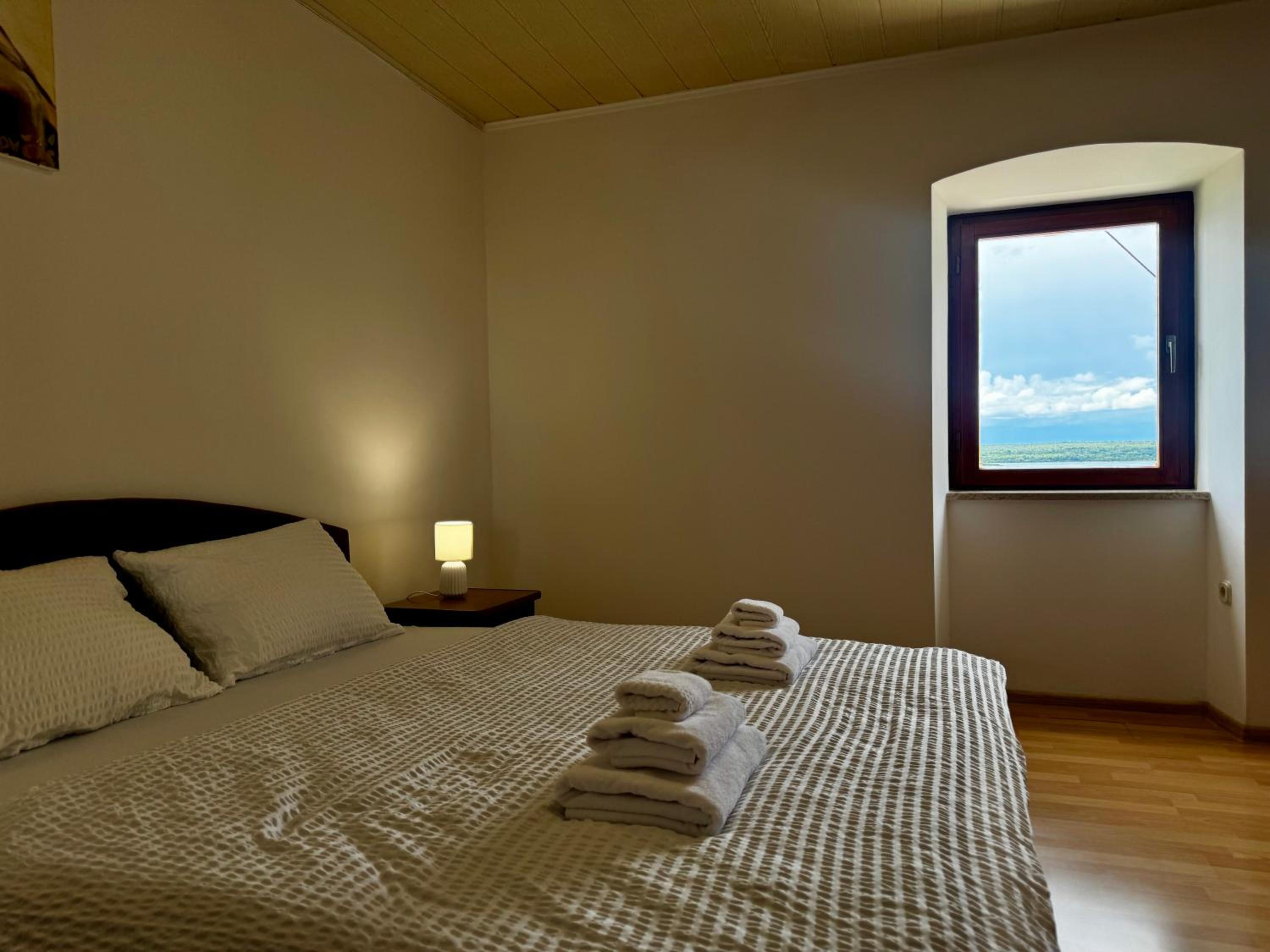 Two-Bedroom Apartment with Balcony photo 3