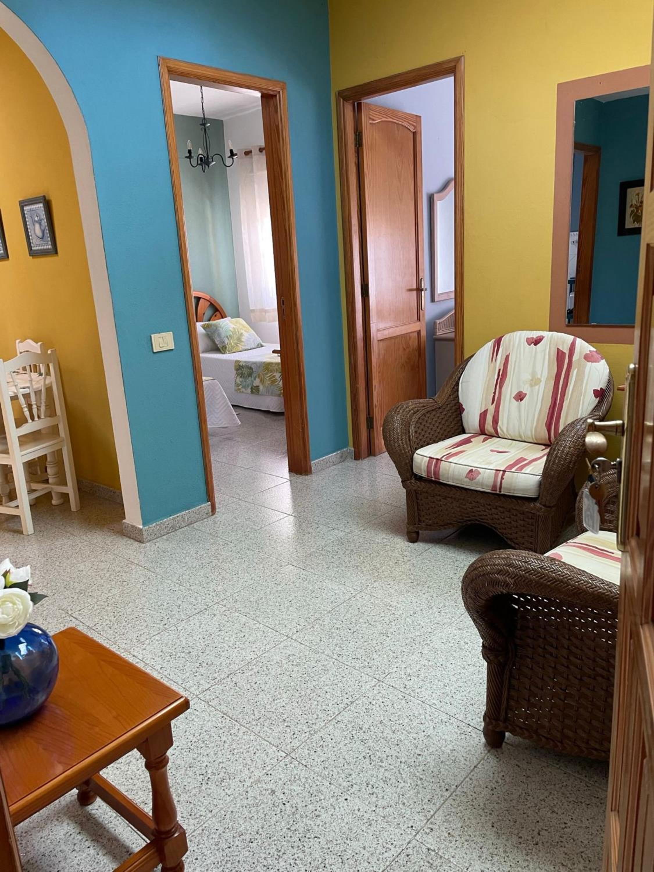 Apartamento de lujo de dos habitaciones con balcón
