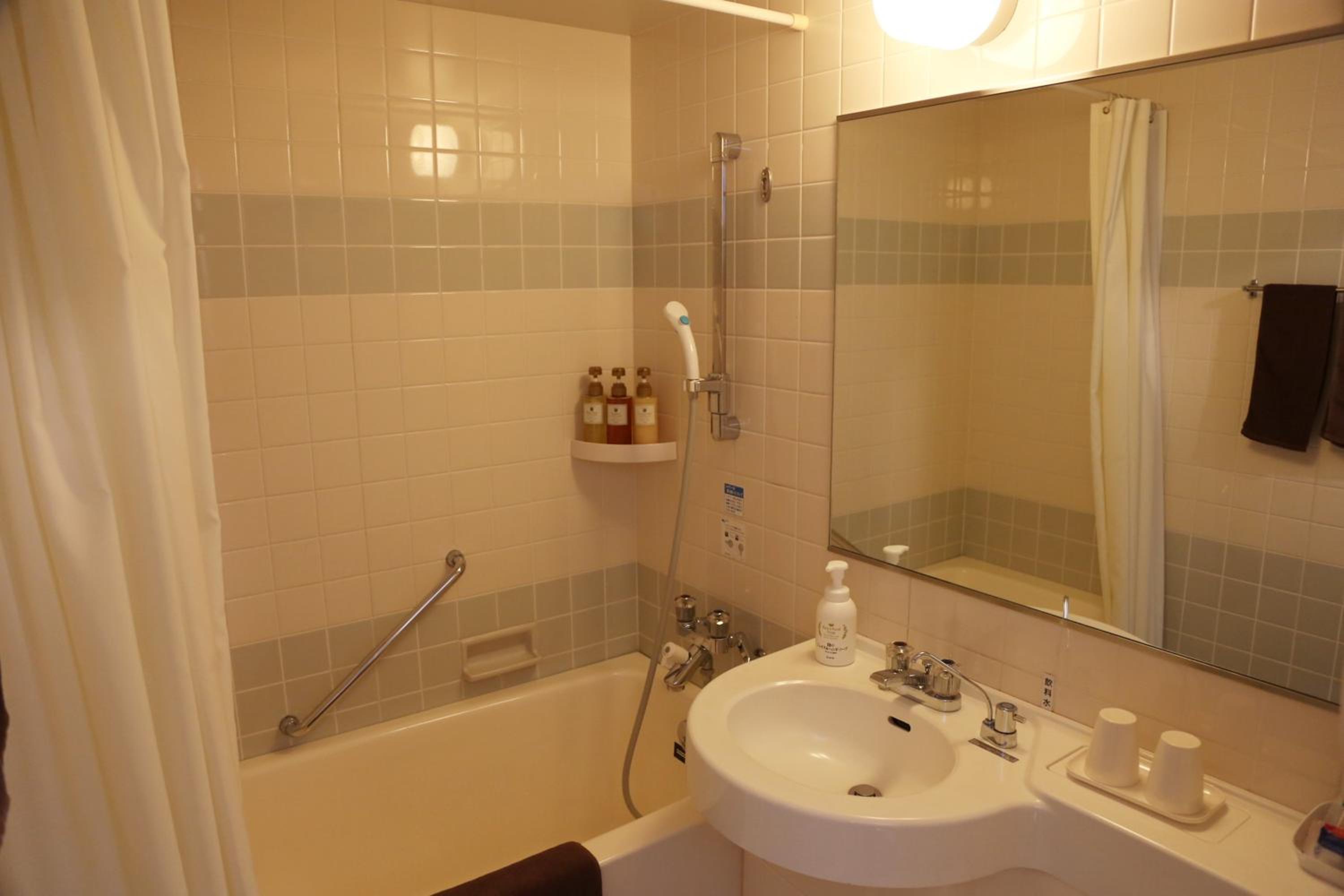 Small Twin Room-Non-Smoking - Photo 3