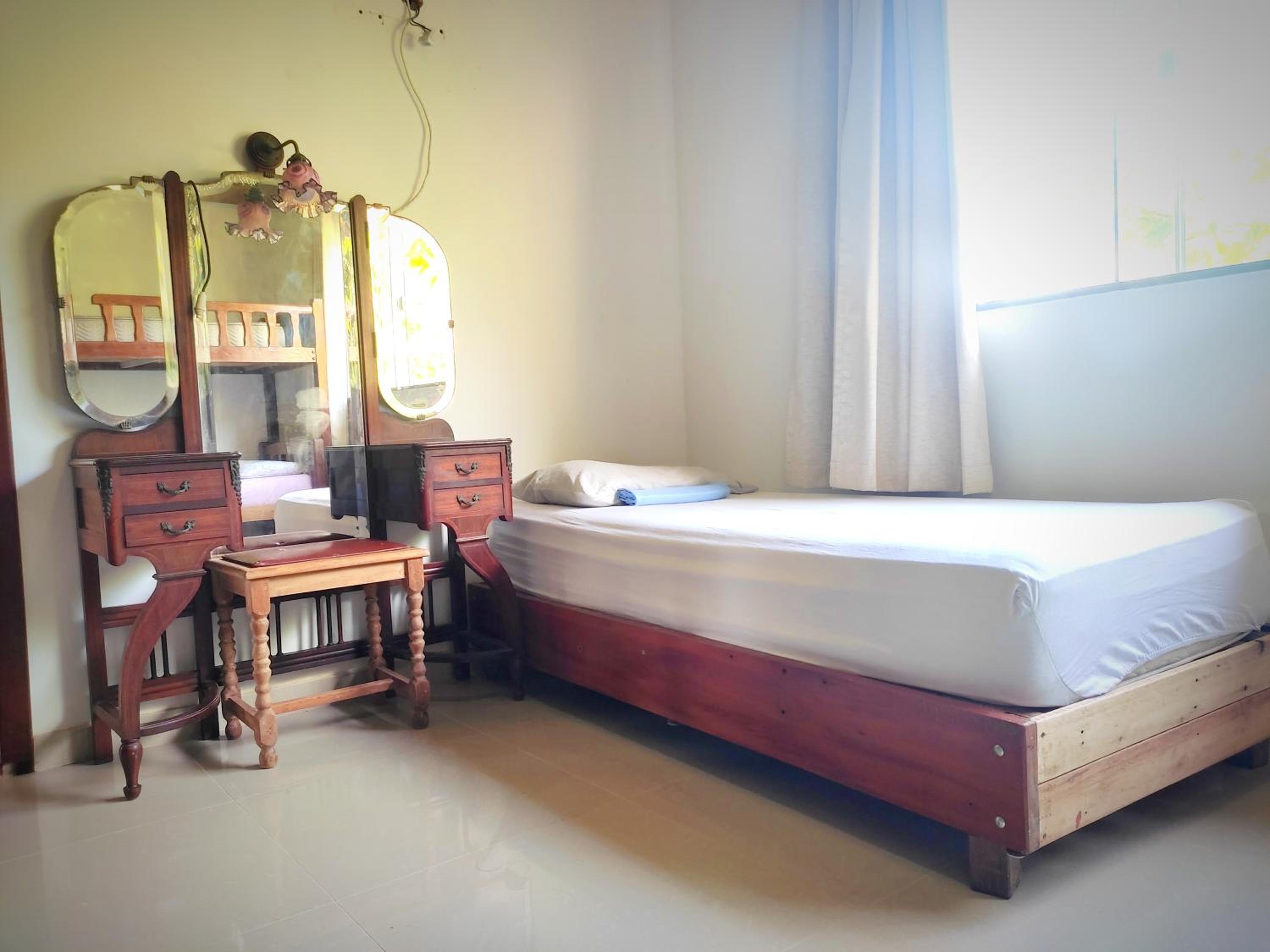 Bed in 6-Bed Female Dormitory Room photo 2