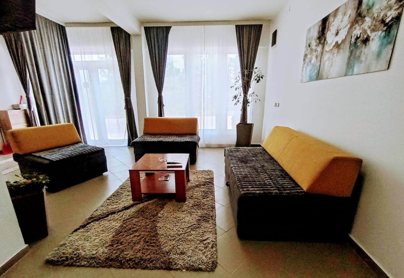 One-Bedroom Premium Apartment photo 1