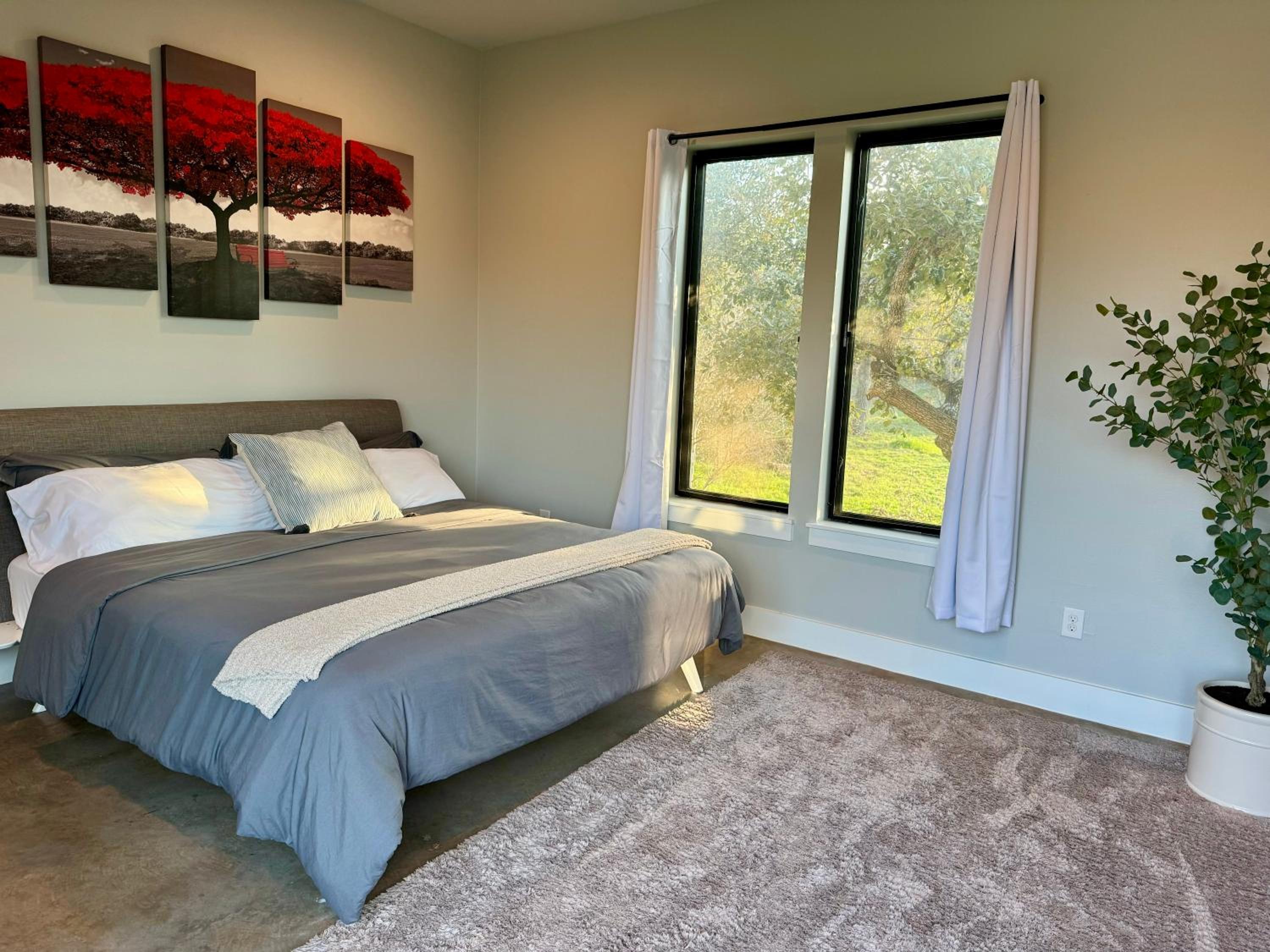 Six-Bedroom House photo 2