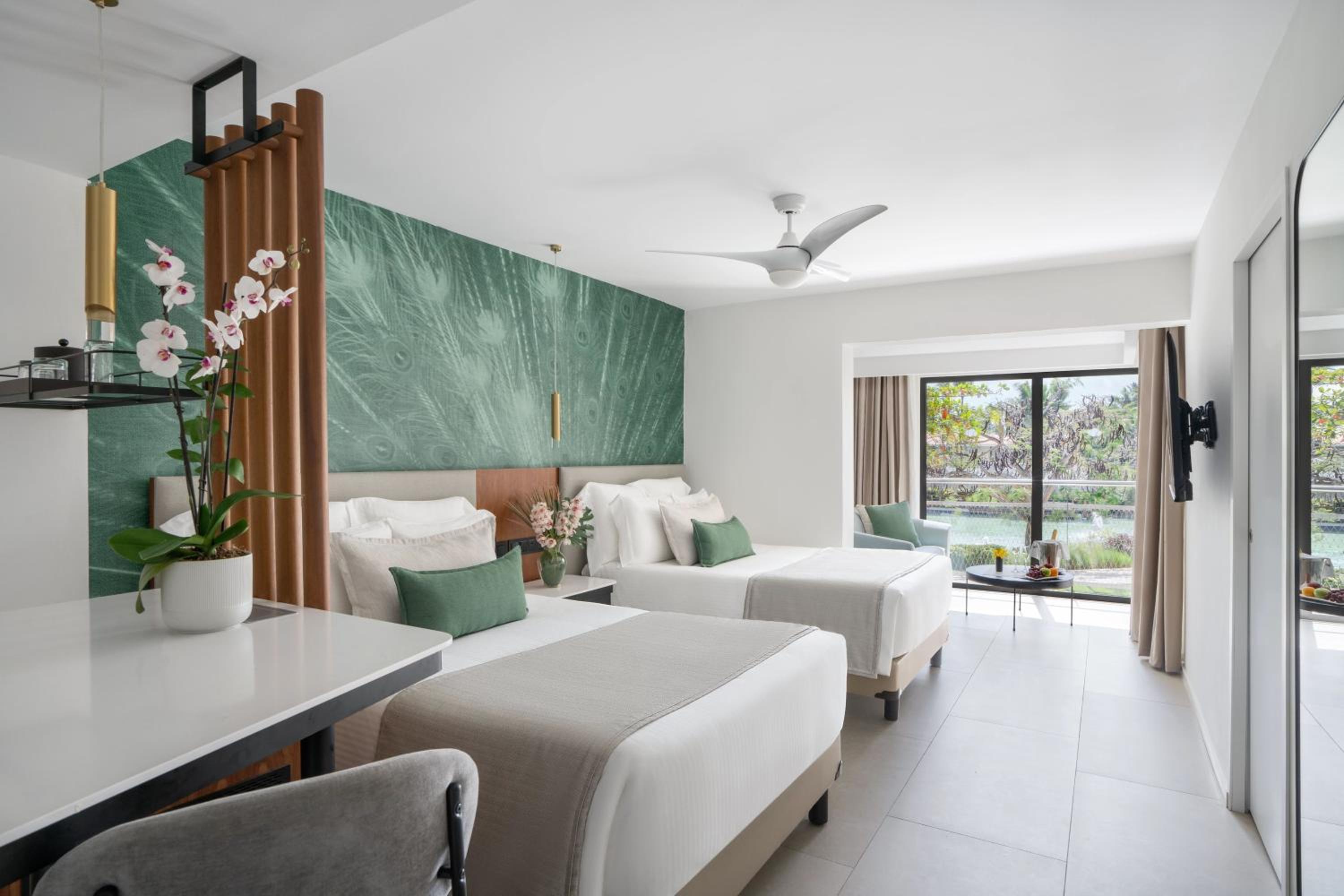 Club Junior Double Suite with Pool View