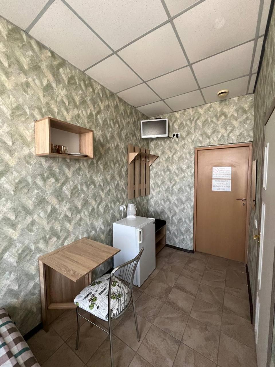 Twin Room with Shared Bathroom photo 2