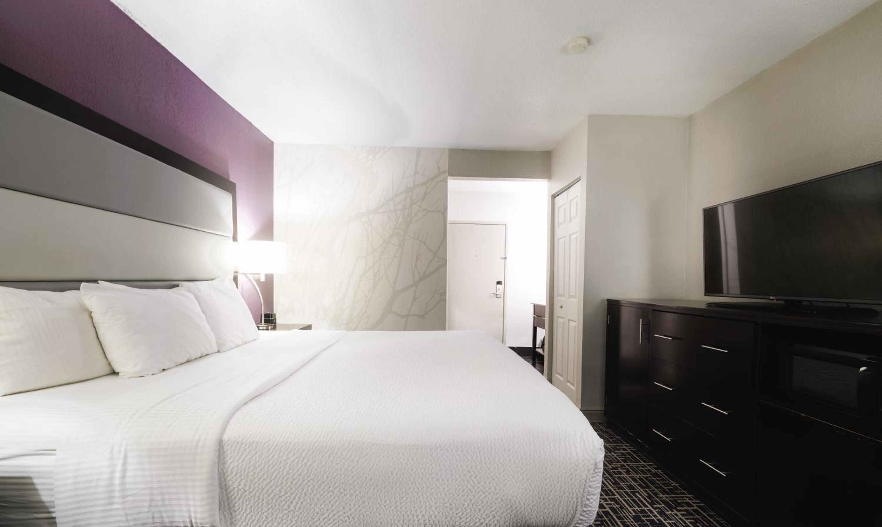 King Suite with Kitchenette - Non-Smoking