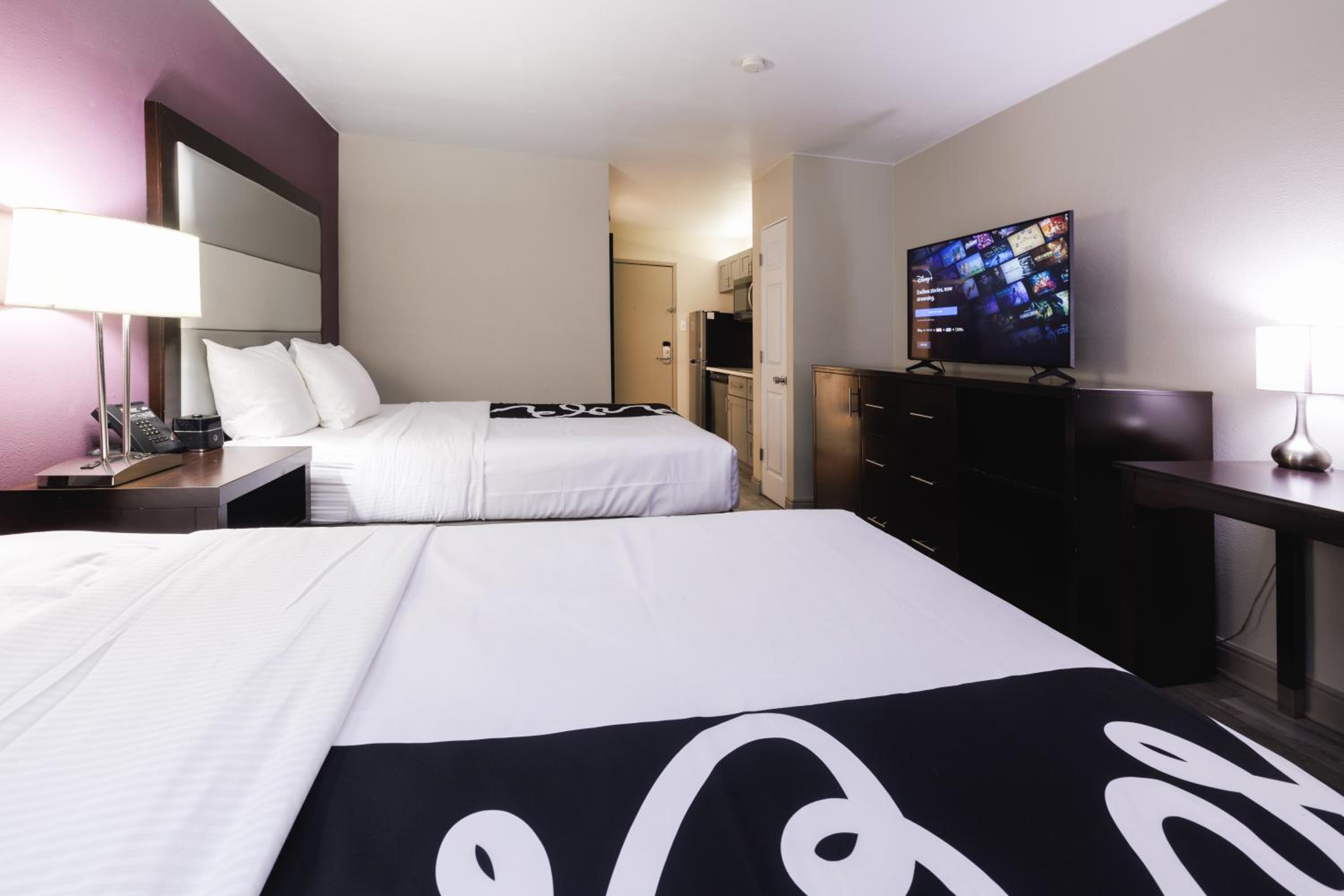 Queen Suite with Two Queen Beds and Kitchenette, Non-Smoking