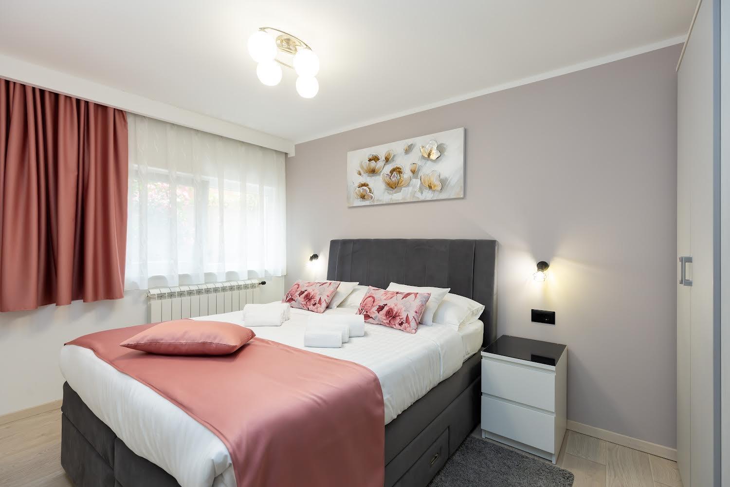 One-Bedroom Apartment - Photo 1