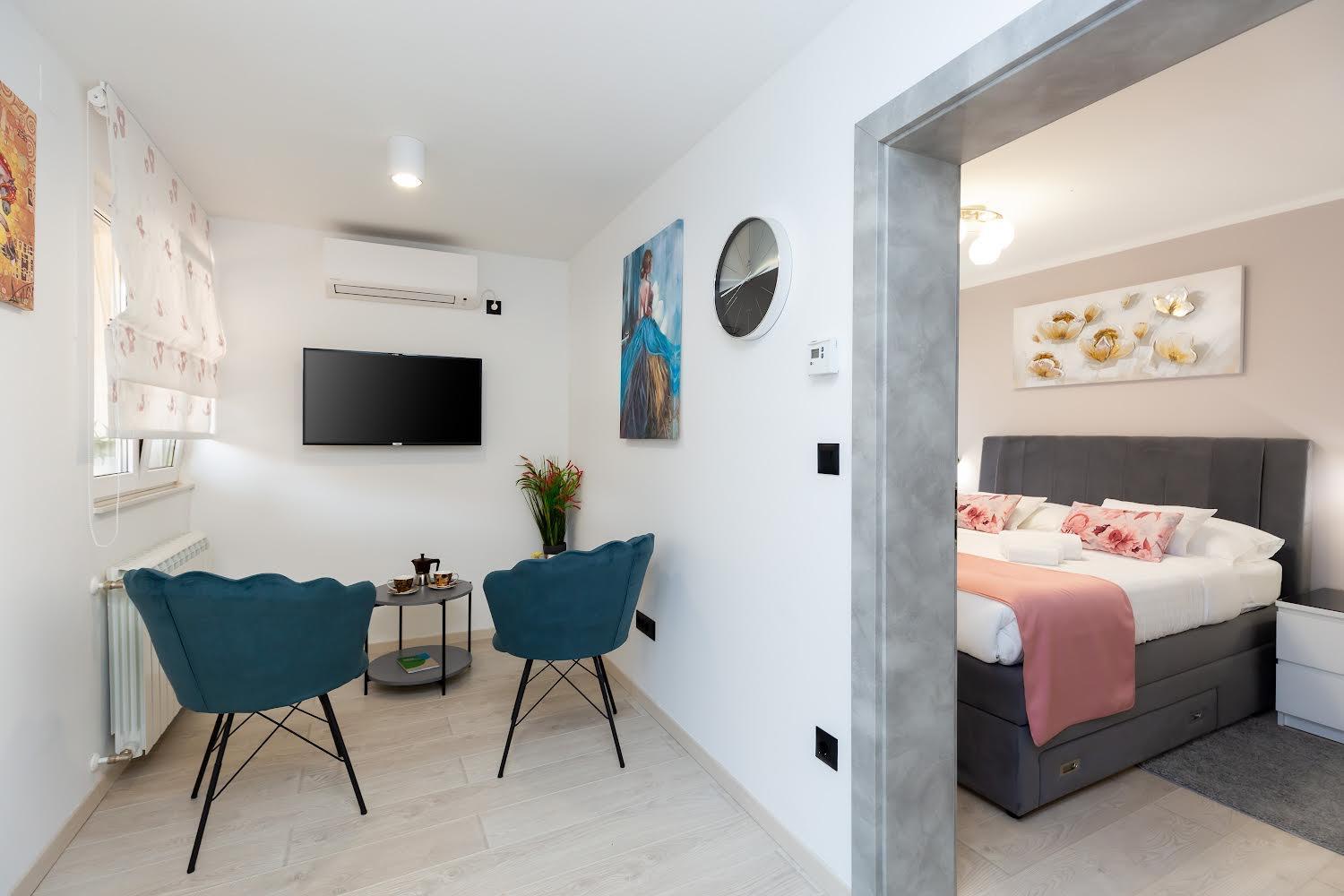 One-Bedroom Apartment - Photo 7