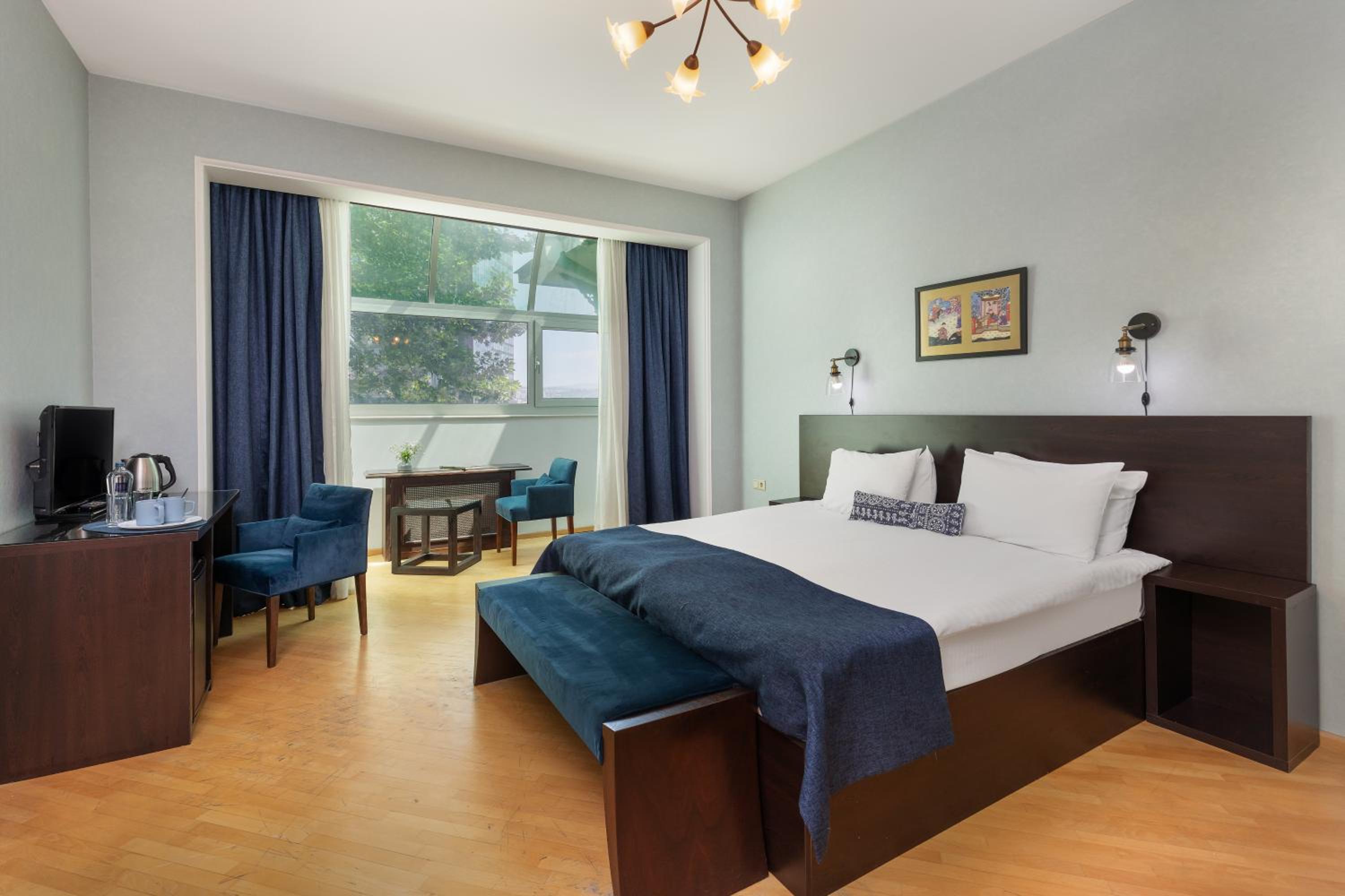 Deluxe Junior Suite - Photo 1