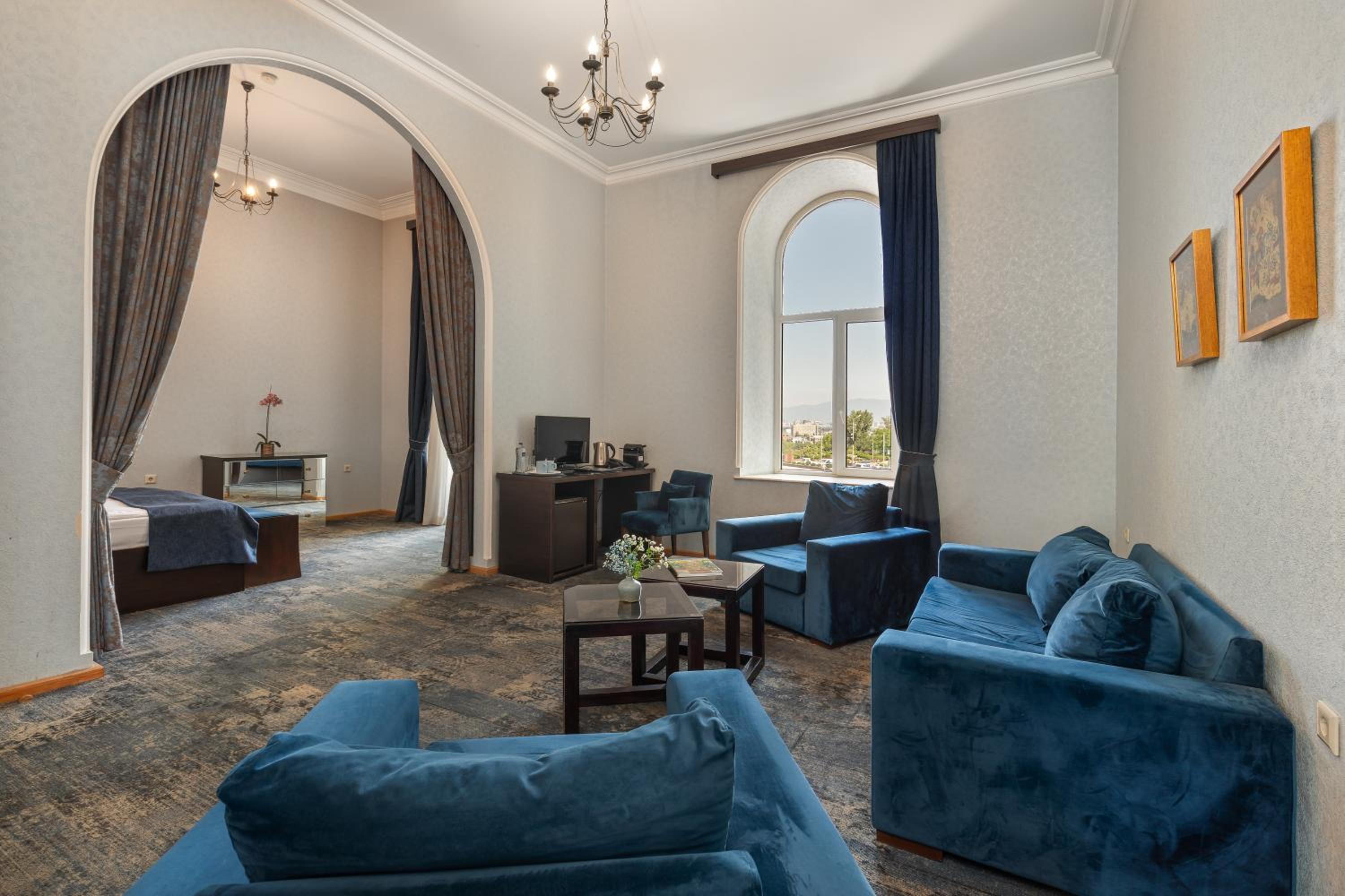 Deluxe Suite - Photo 1