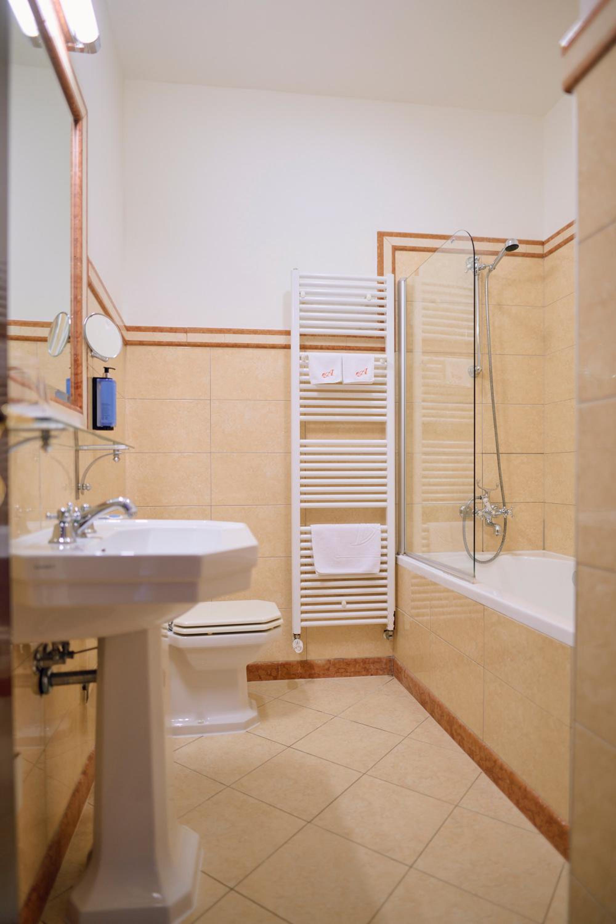  Deluxe Double Room with Sea View and Balcony - Photo 4