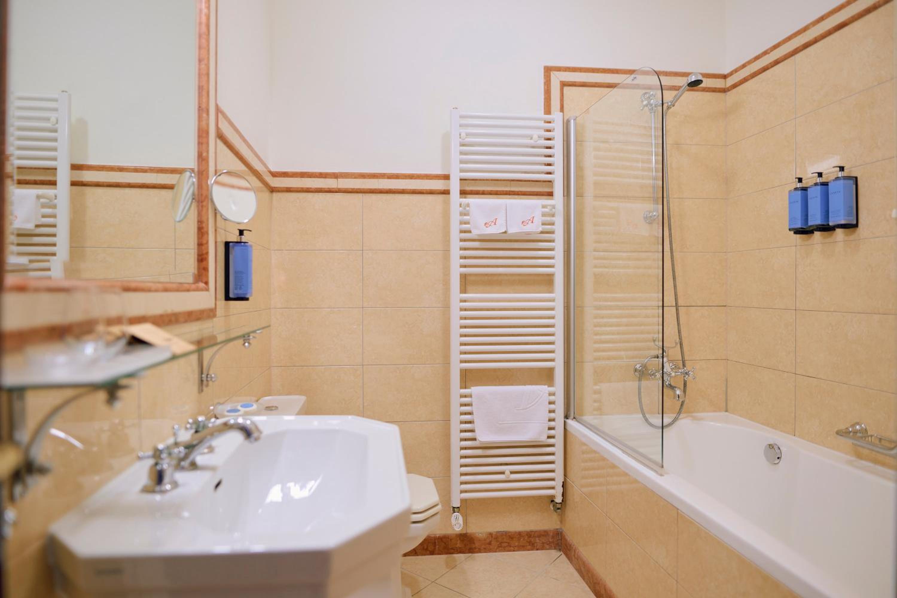  Deluxe Double Room with Sea View and Balcony - Photo 12