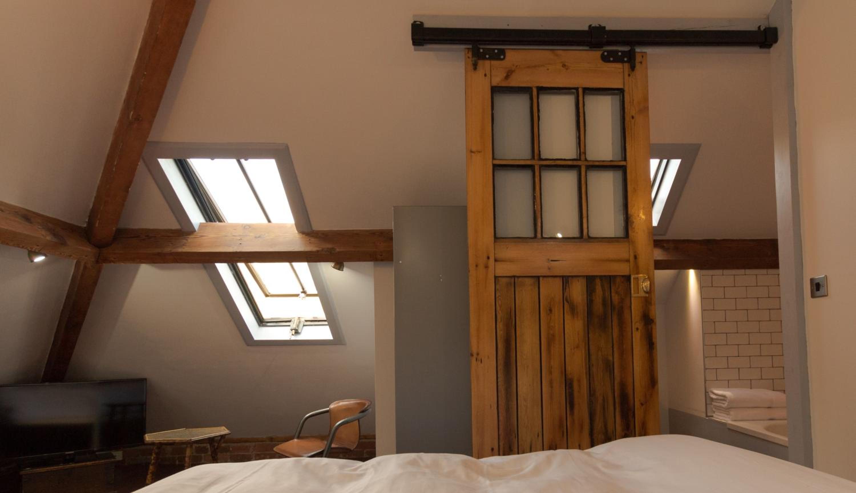 King Room with Lake View - Photo 1