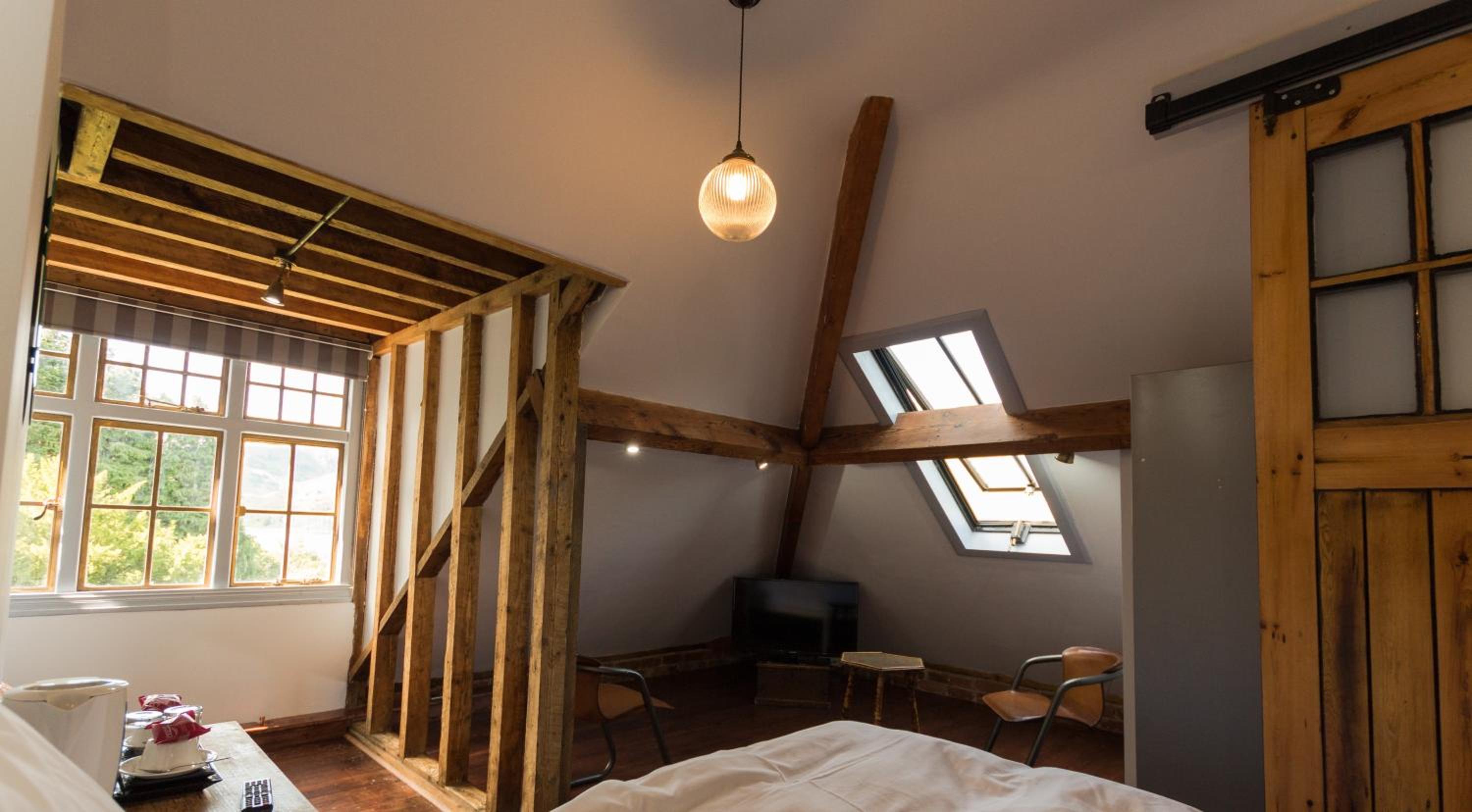 King Room with Lake View - Photo 4