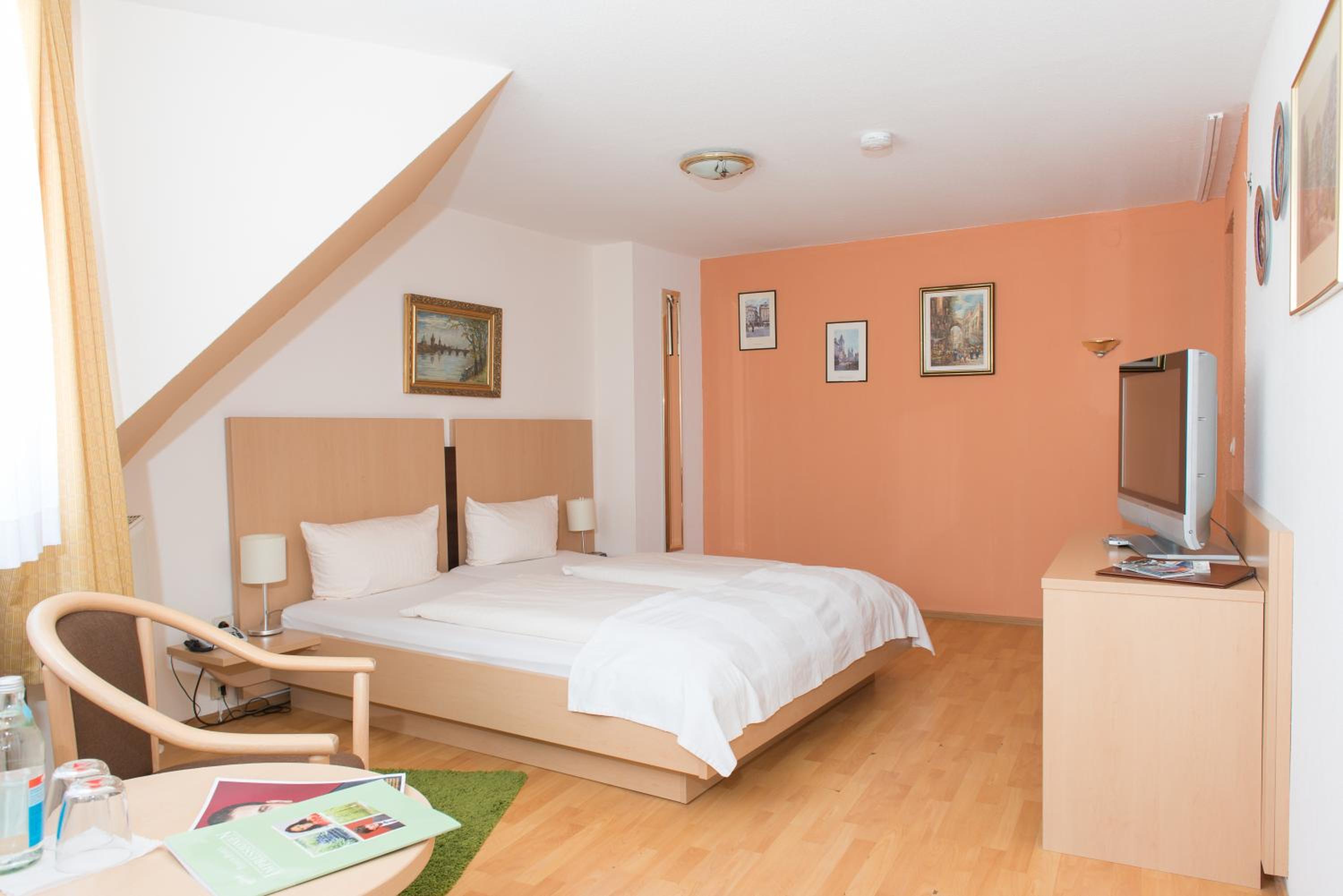 Double Room - Photo 5