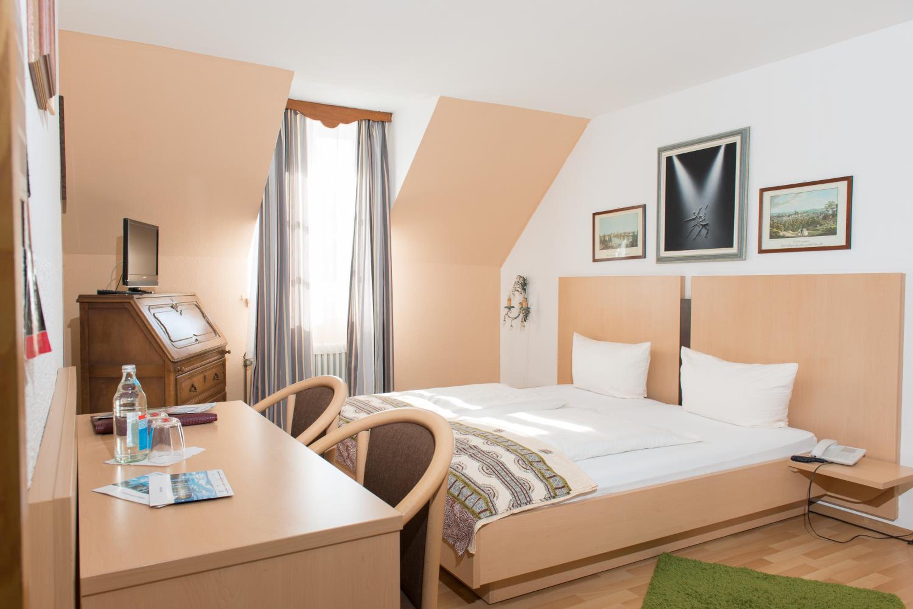 Double Room - Photo 4