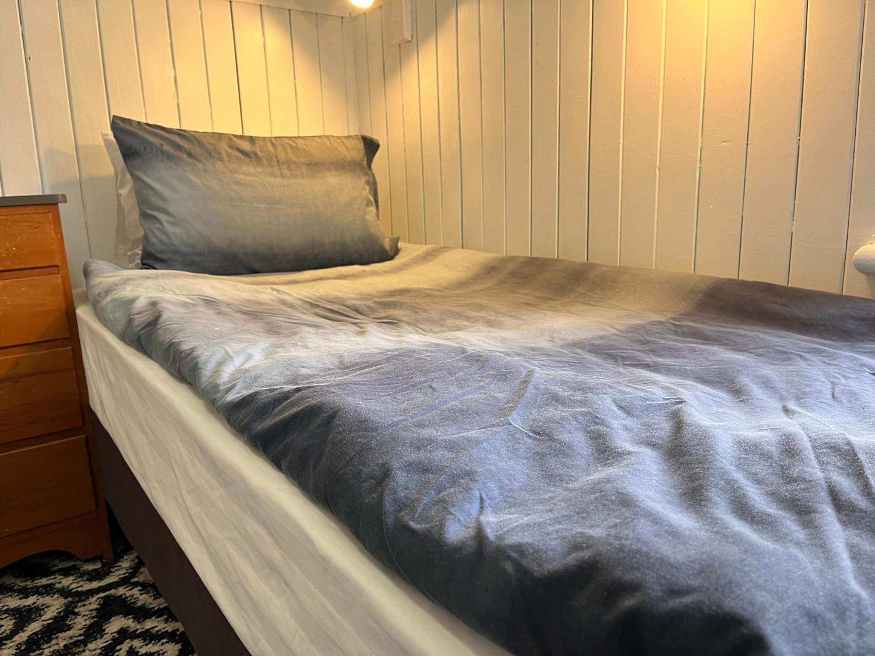 Single Room with Shared Bathroom photo 2