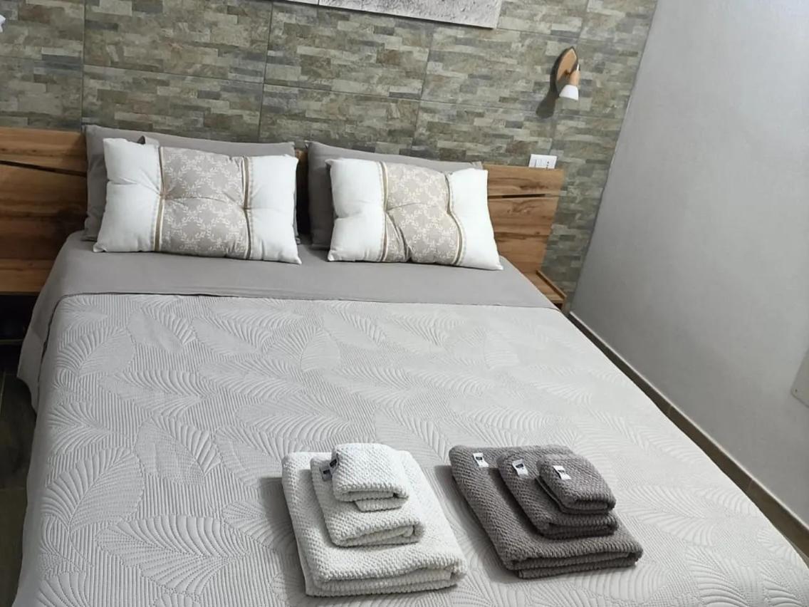 Double Room - Photo 5