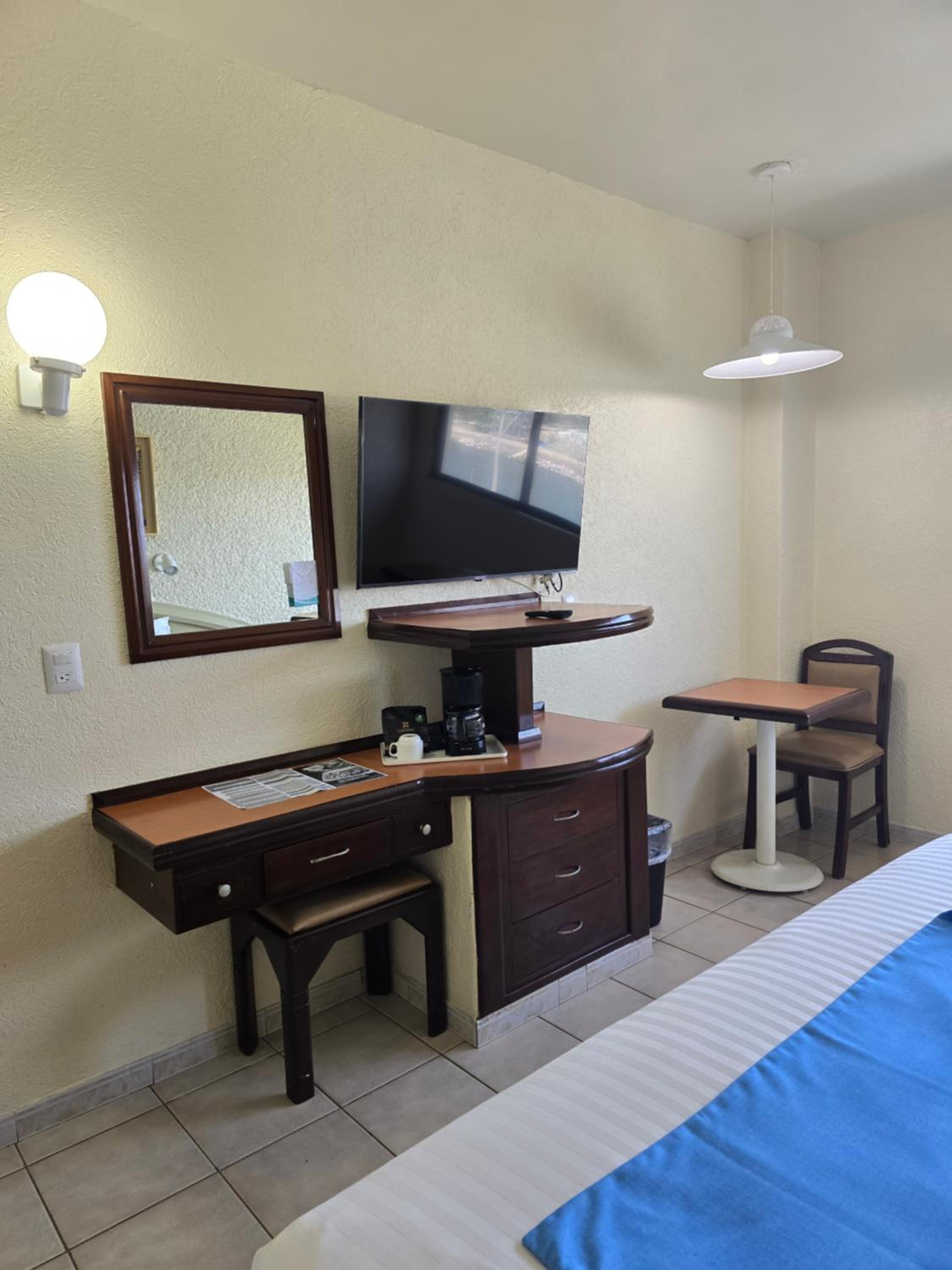 Standard King Room photo 2