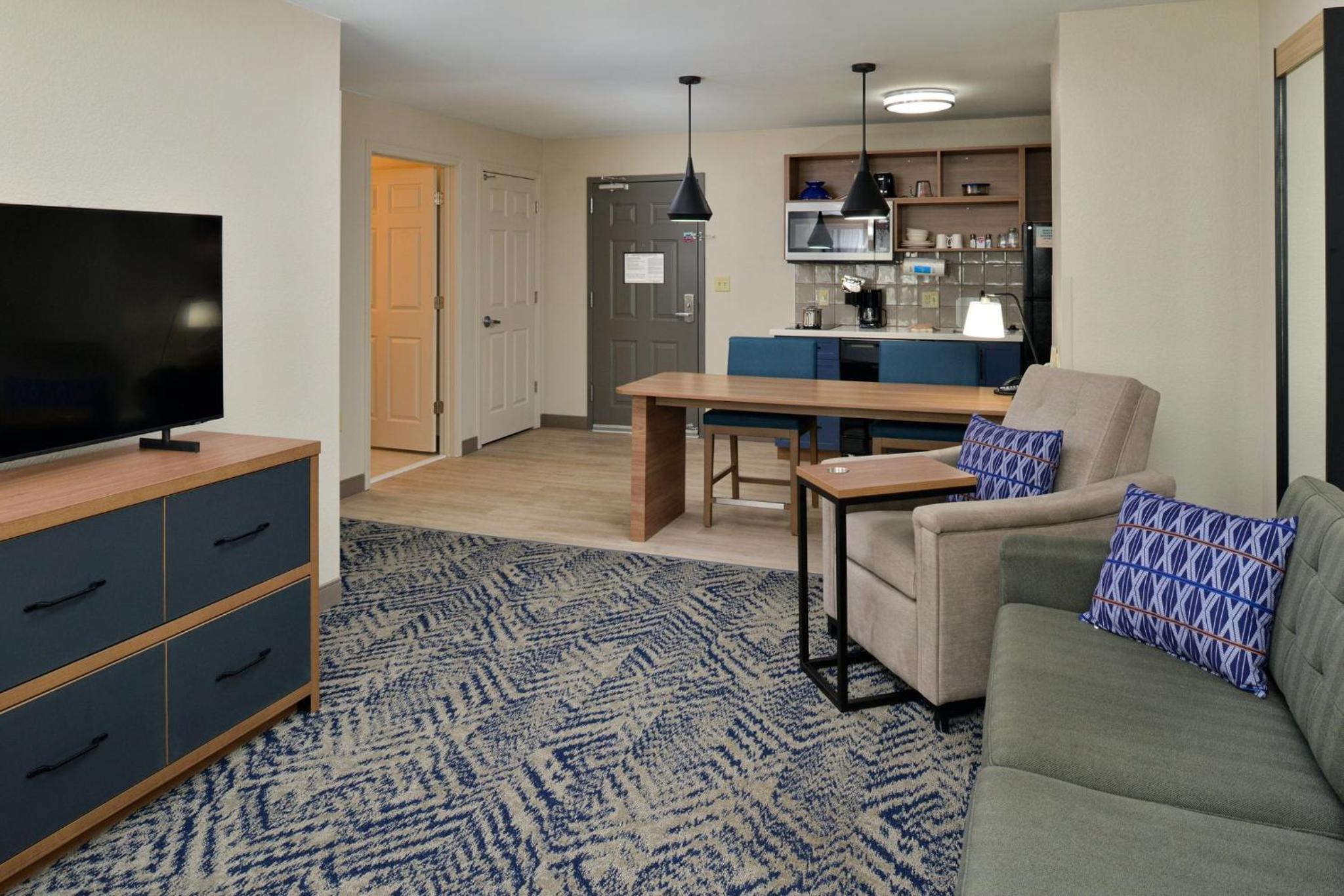 One-Bedroom Suite with King Bed - Non-Smoking - Photo 9