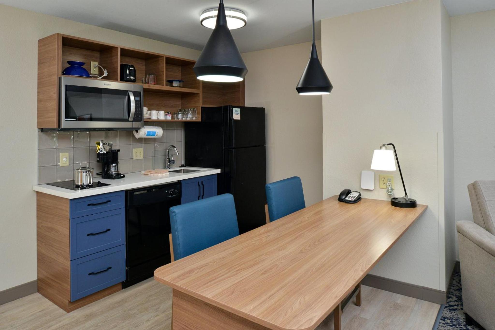 One-Bedroom Suite with King Bed - Non-Smoking - Photo 12