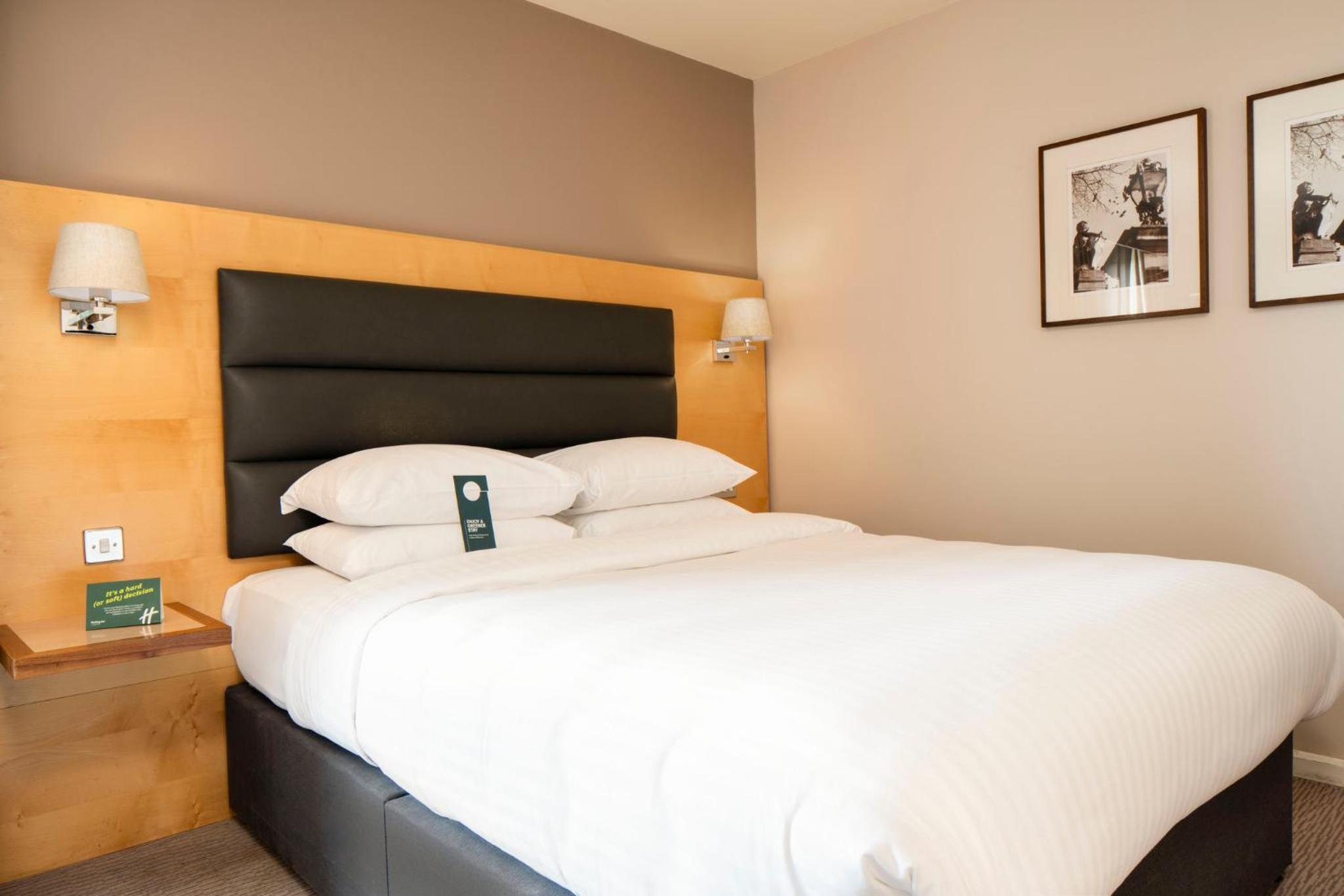 Standard Queen Room - Photo 20