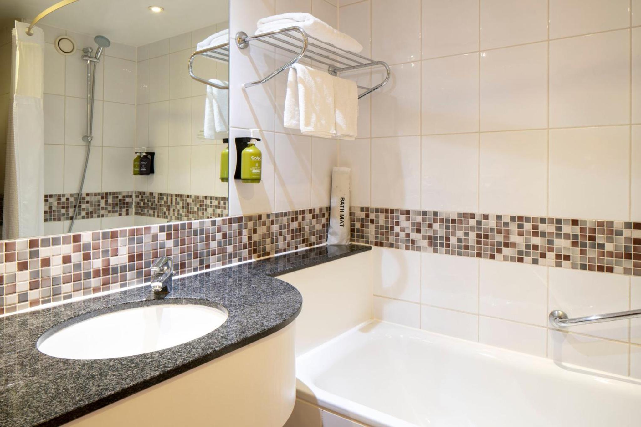 Standard Double Room with Two Double Beds - Photo 4