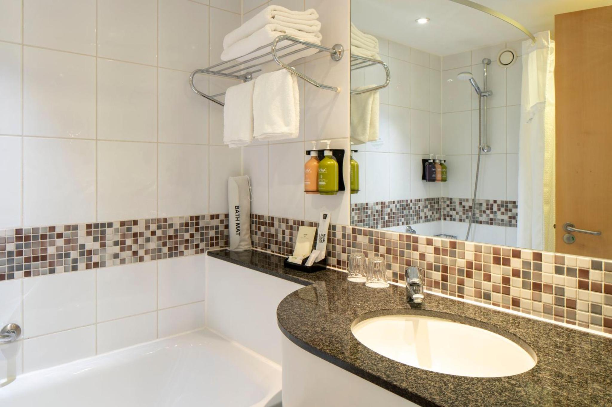 Standard Double Room with Two Double Beds - Photo 5