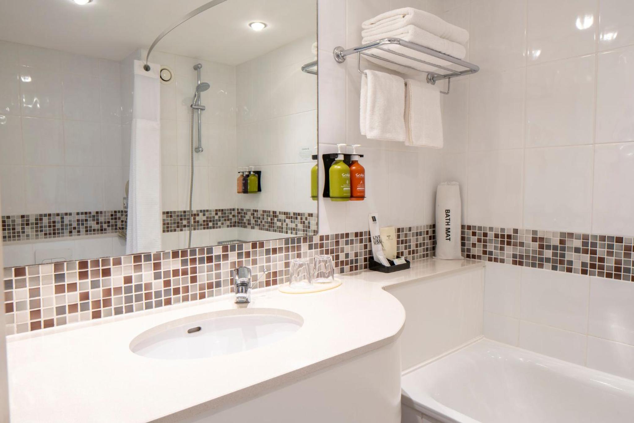 Standard Double Room with Two Double Beds - Photo 7