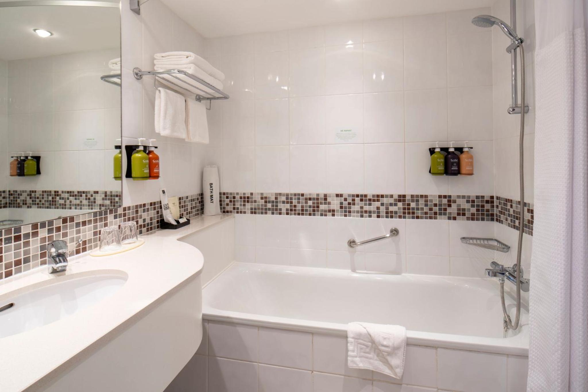 Standard Double Room with Two Double Beds - Photo 12