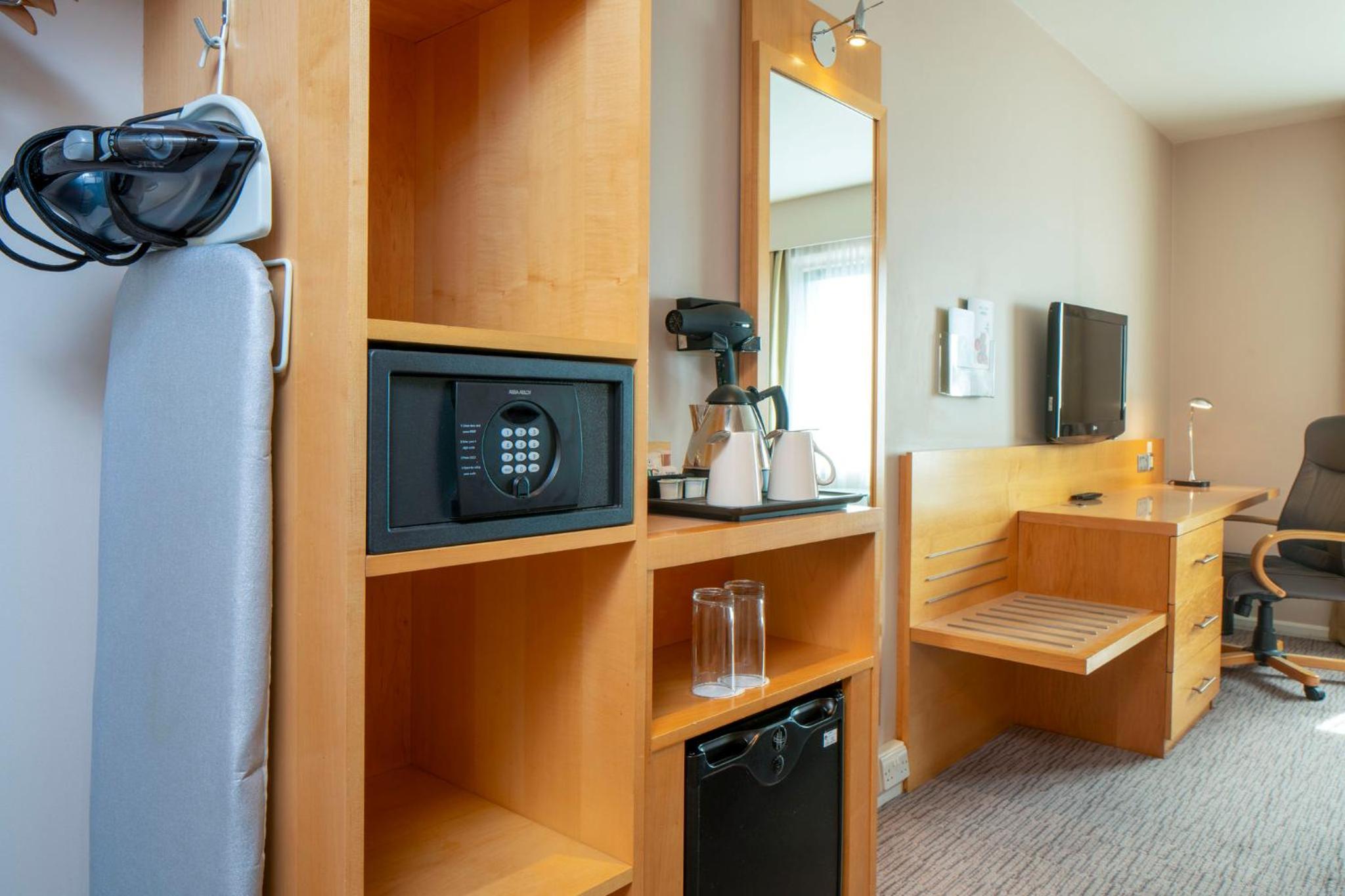 Standard Double Room with Two Double Beds - Photo 26